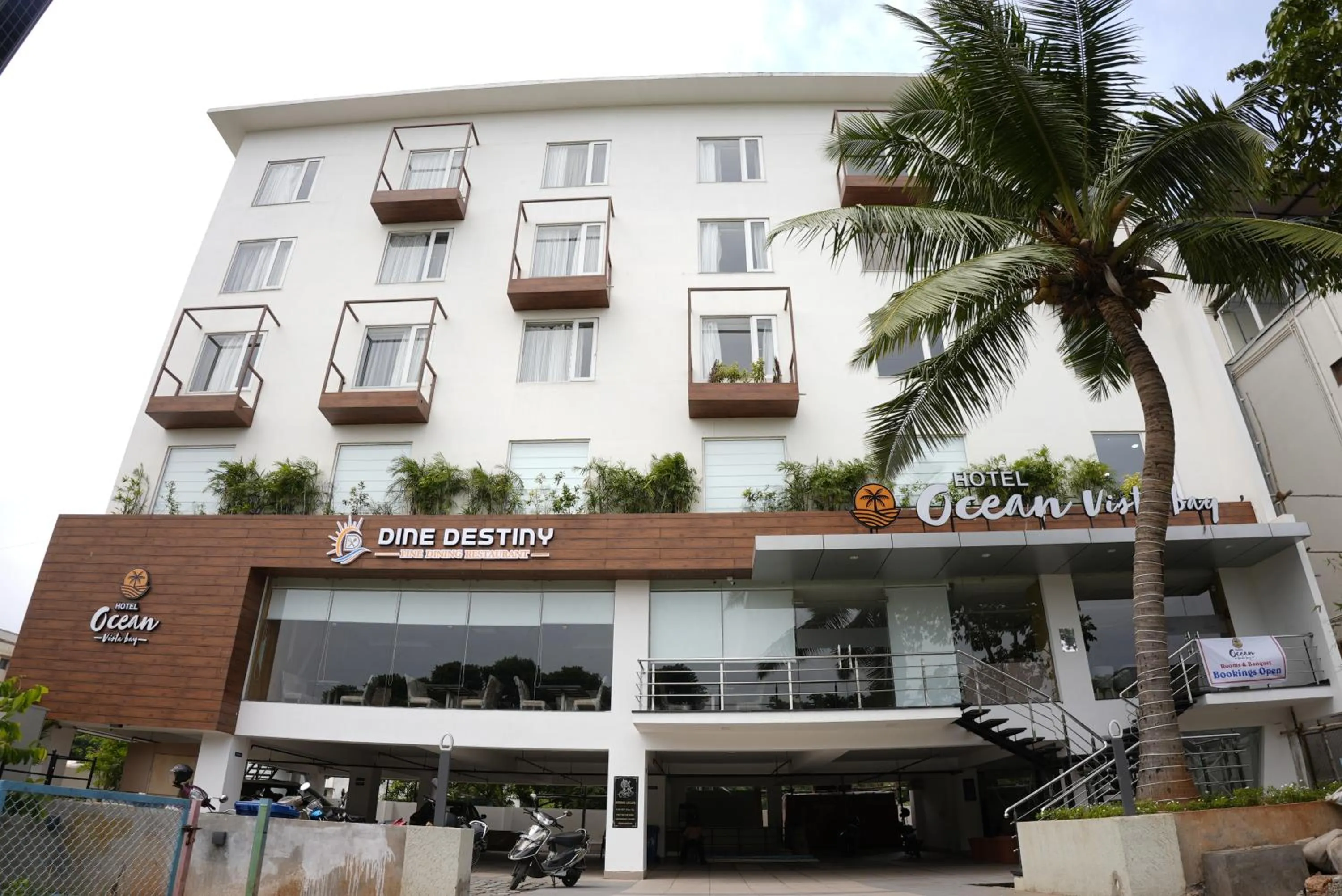 Property building in HOTEL OCEAN VISTA BAY