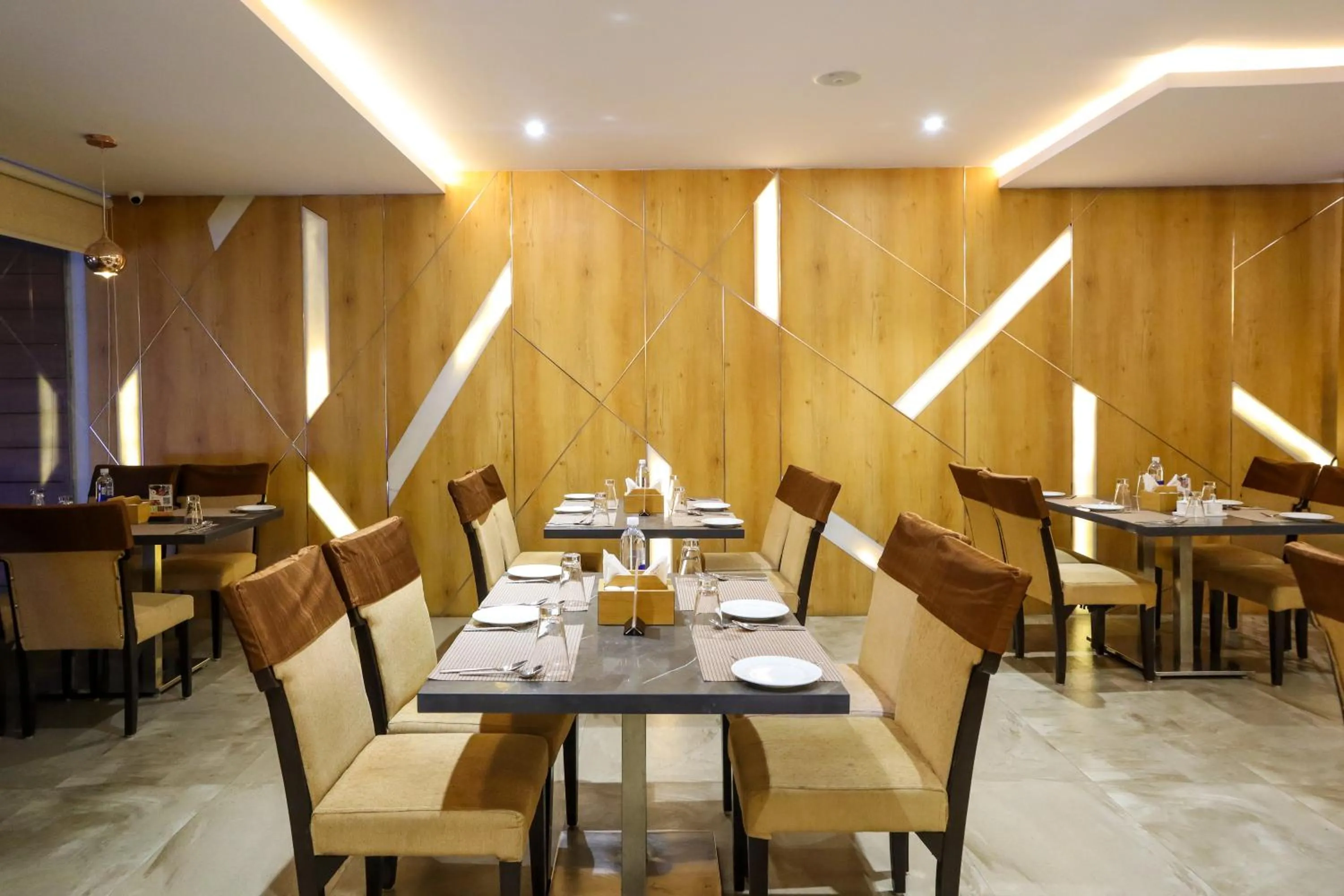 Restaurant/places to eat in HOTEL OCEAN VISTA BAY