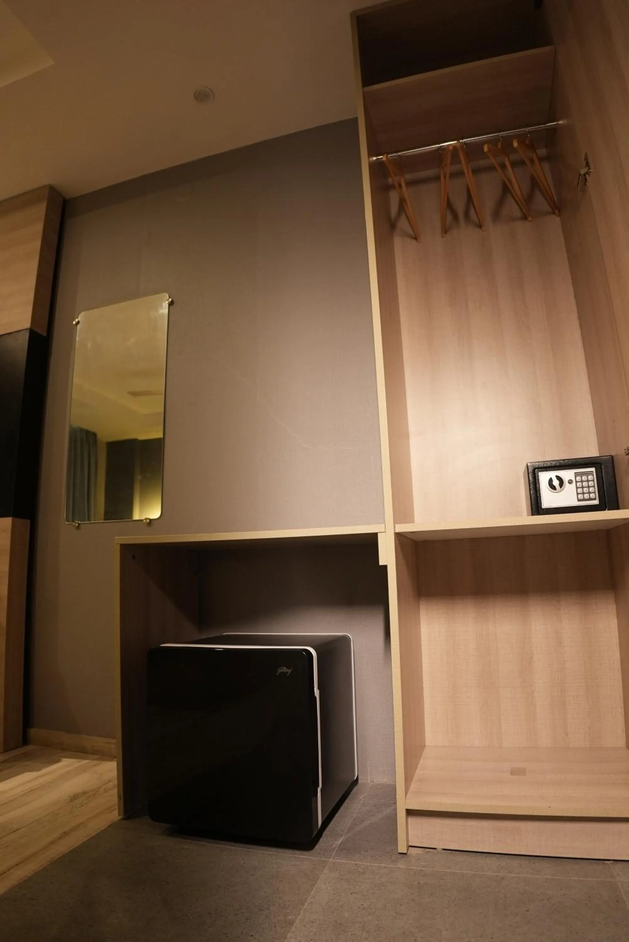 oven in HOTEL OCEAN VISTA BAY