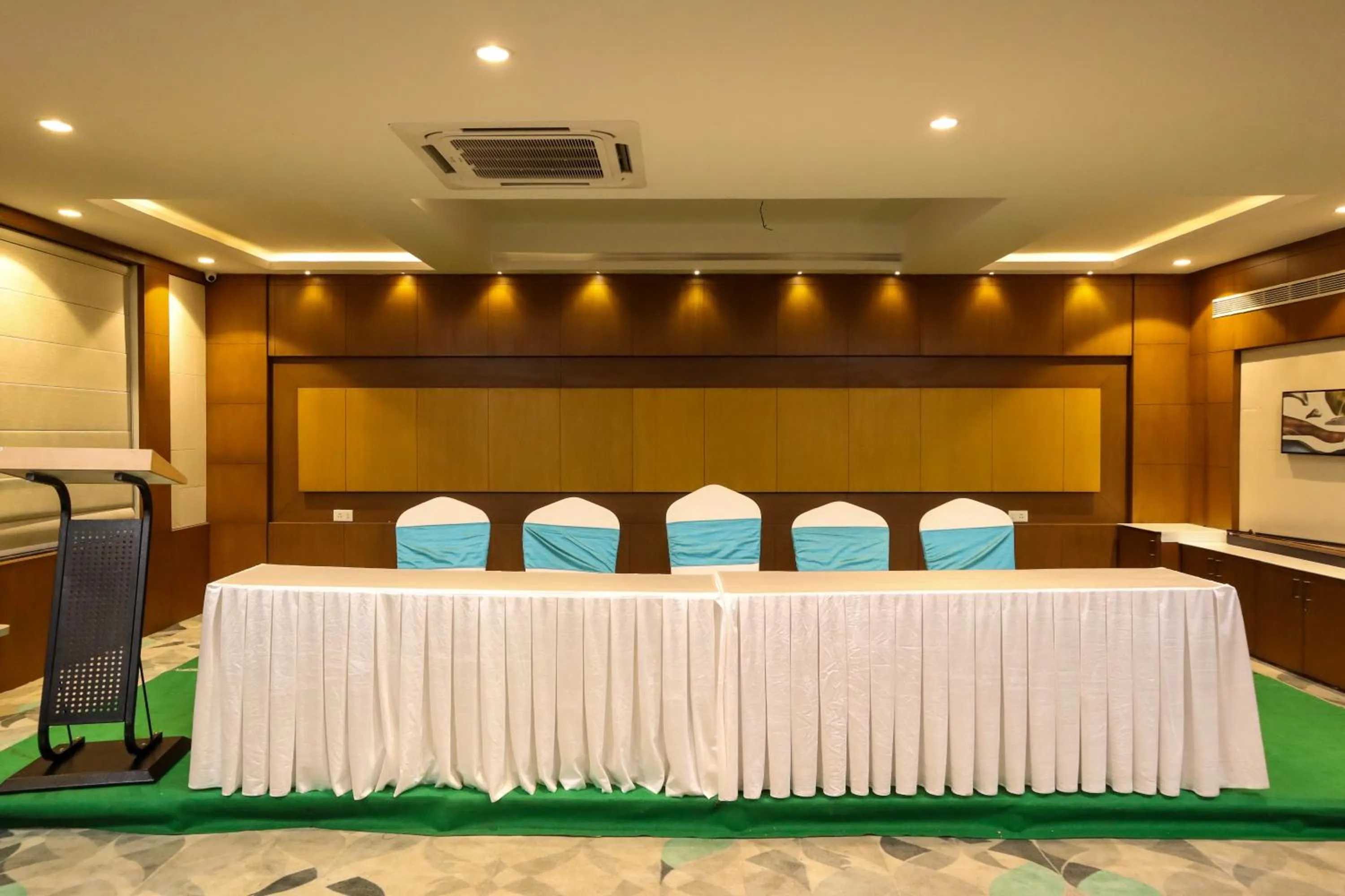 Meeting/conference room in HOTEL OCEAN VISTA BAY