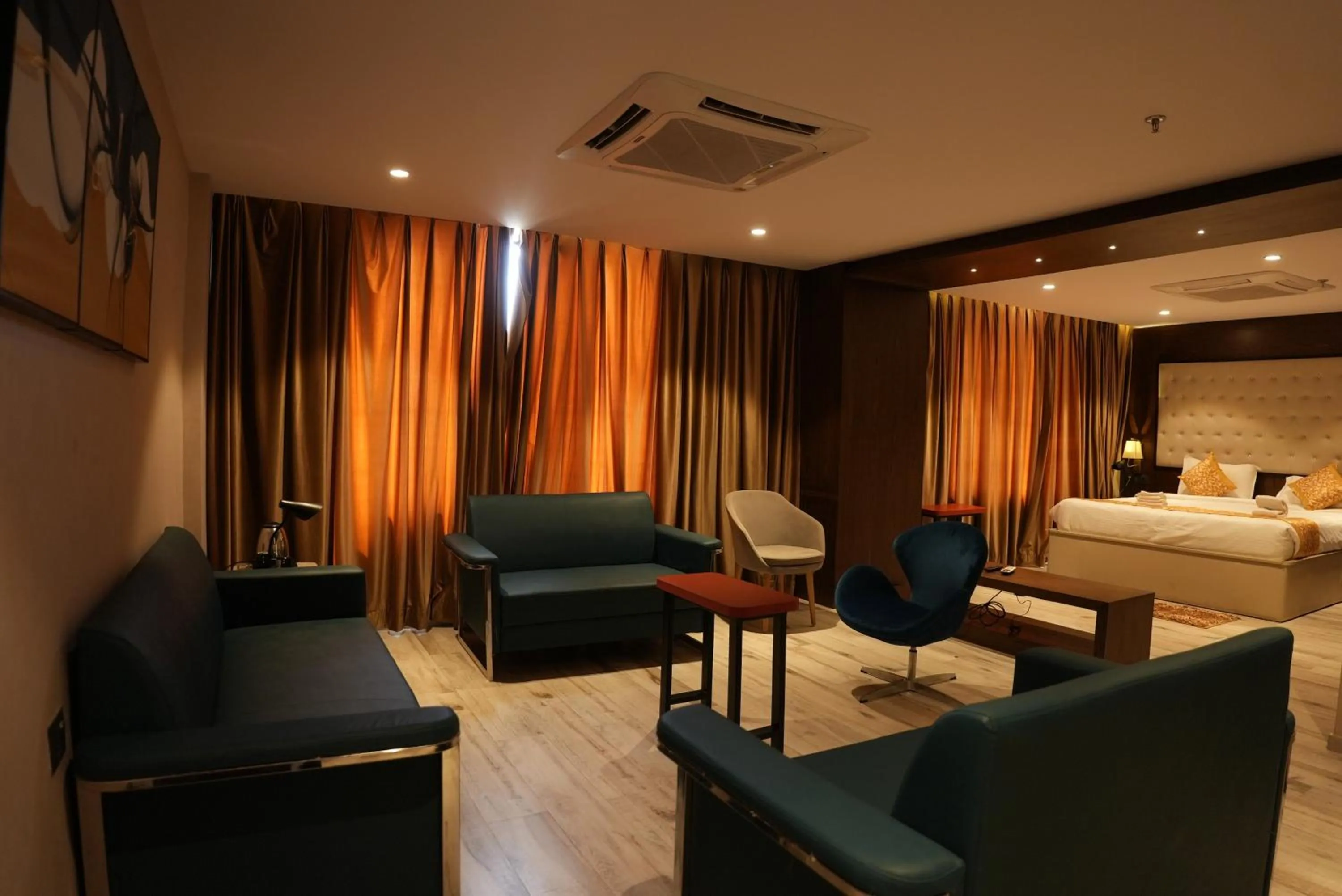 Living room, Bed in HOTEL OCEAN VISTA BAY