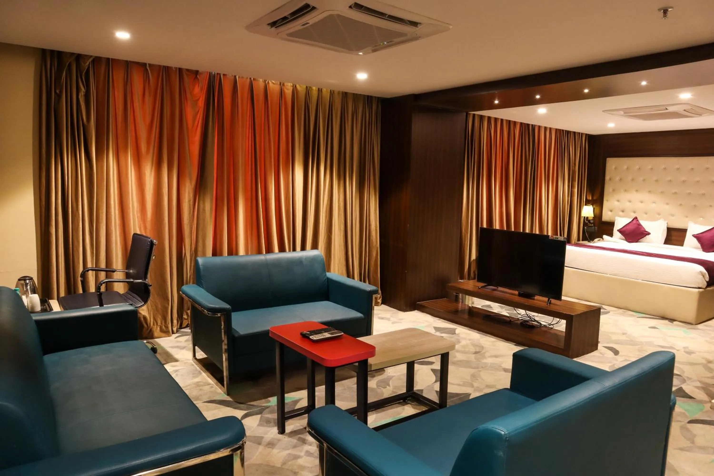 TV and multimedia in HOTEL OCEAN VISTA BAY