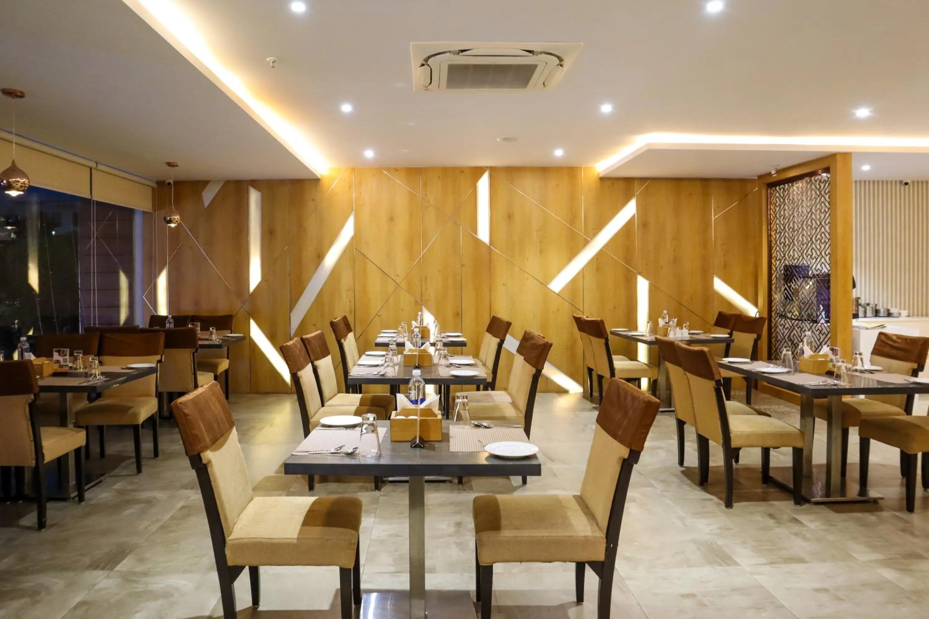 Restaurant/places to eat in HOTEL OCEAN VISTA BAY