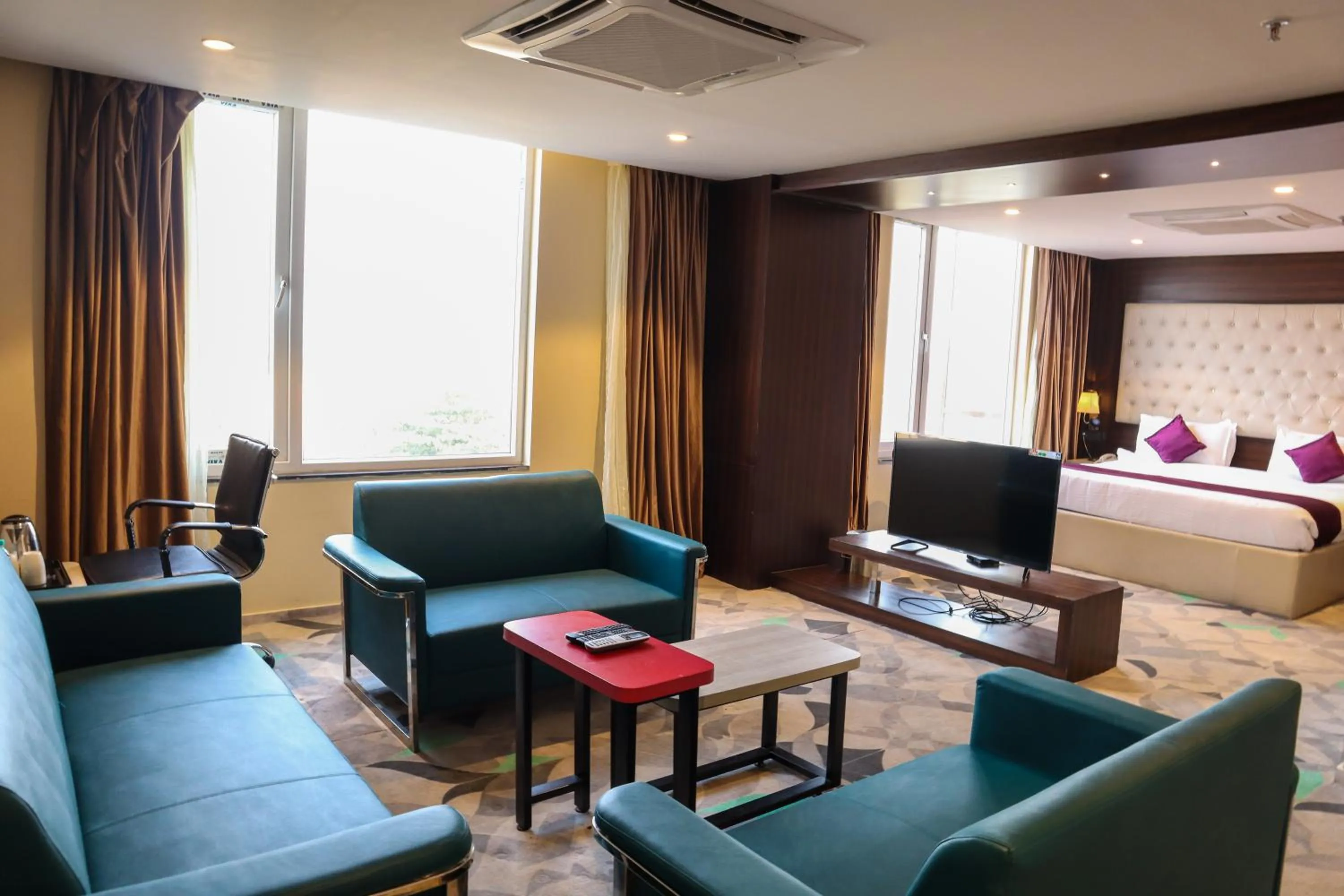 Bed in HOTEL OCEAN VISTA BAY