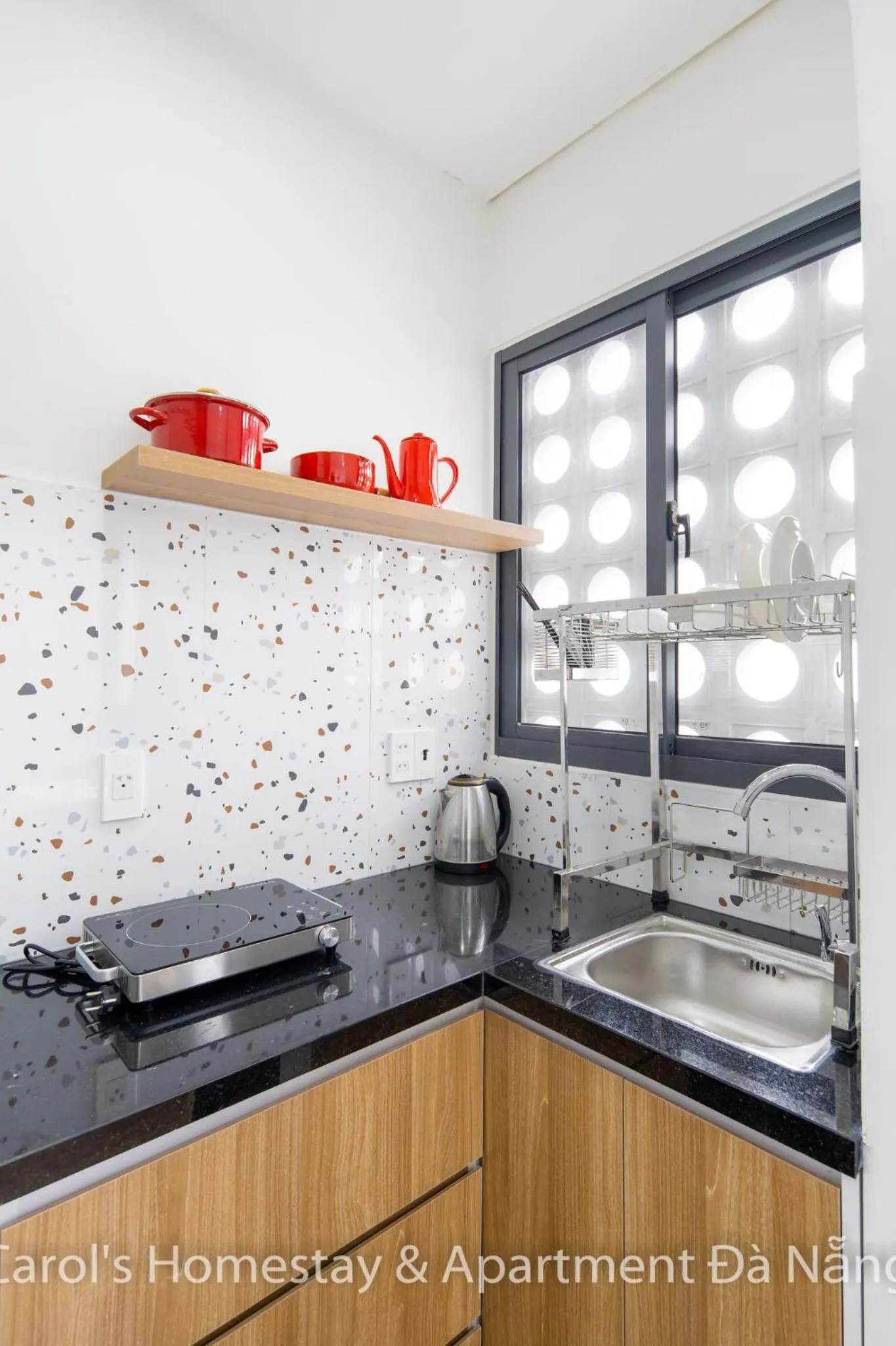 Kitchen or kitchenette in Carol Homestay & Apartment Da Nang 3