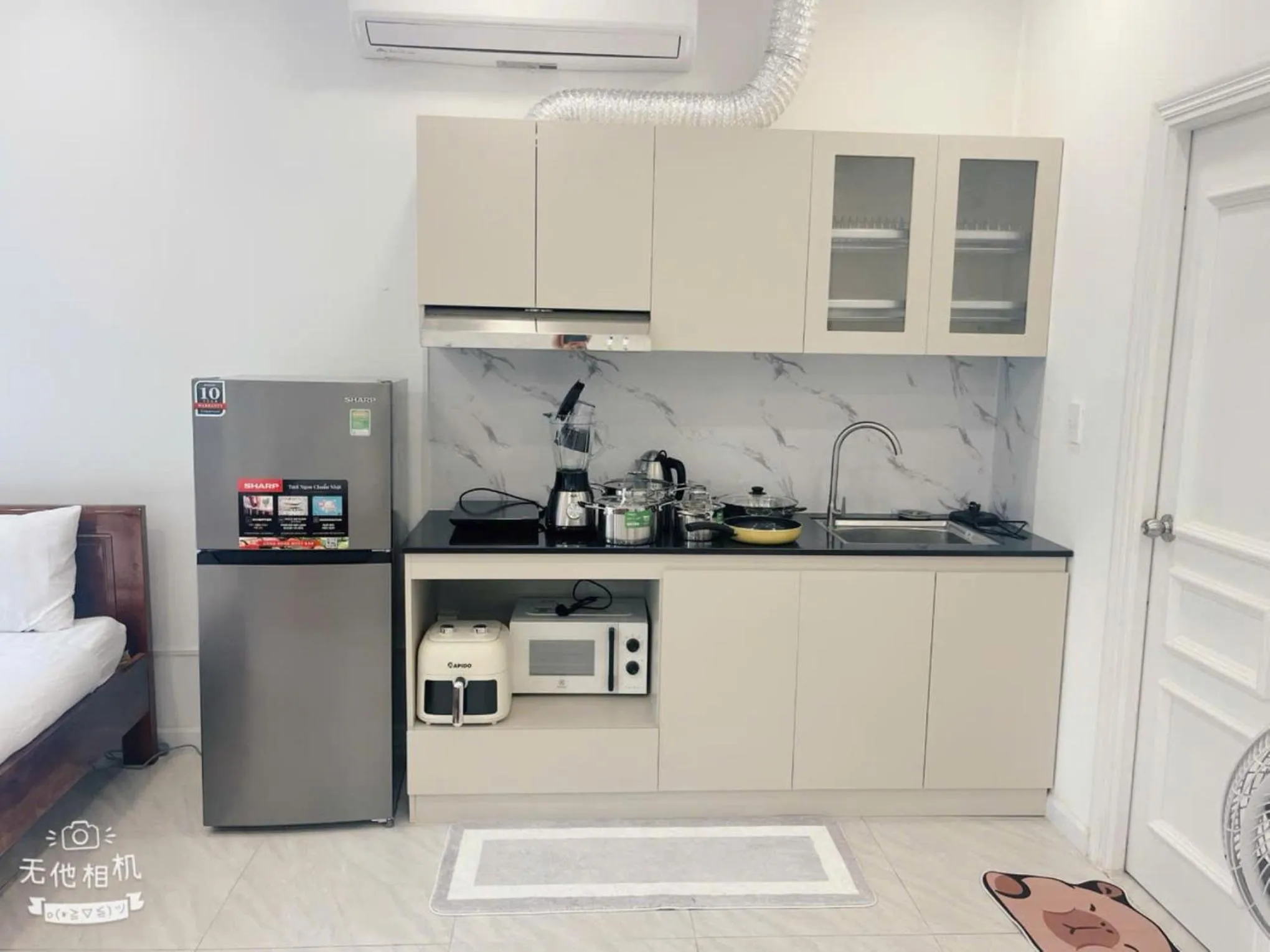 Kitchen or kitchenette in Ngân Hà Star Homestay - Grand World Phú Quốc