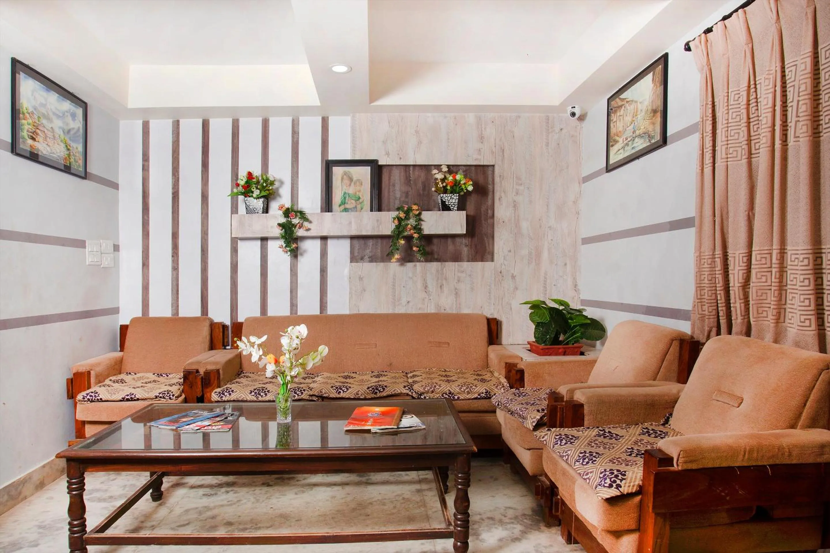 Lobby or reception in OYO 167 Hotel Lotus Buddha Inn