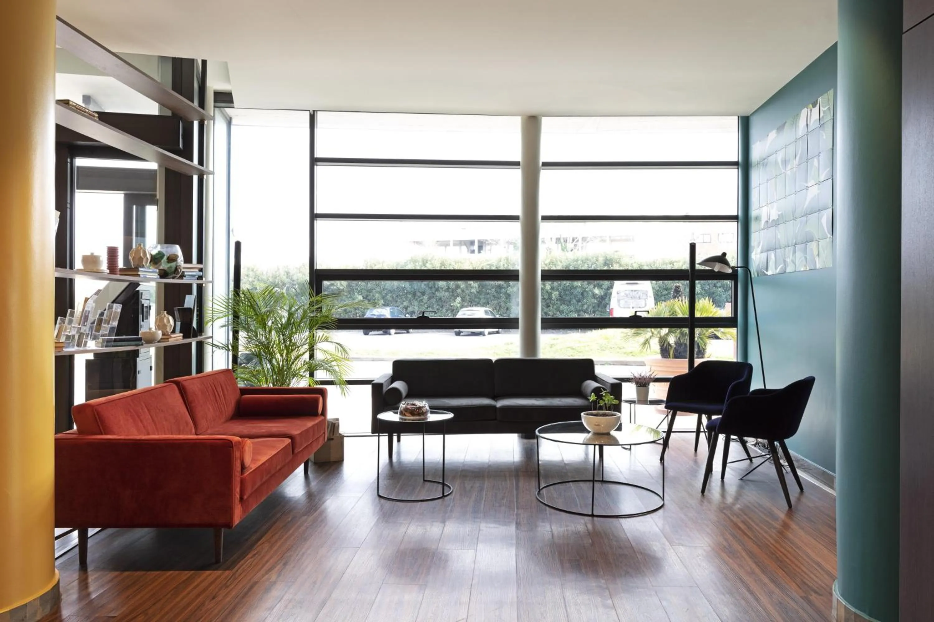 Lobby or reception in B&B HOTEL Pisa Airport