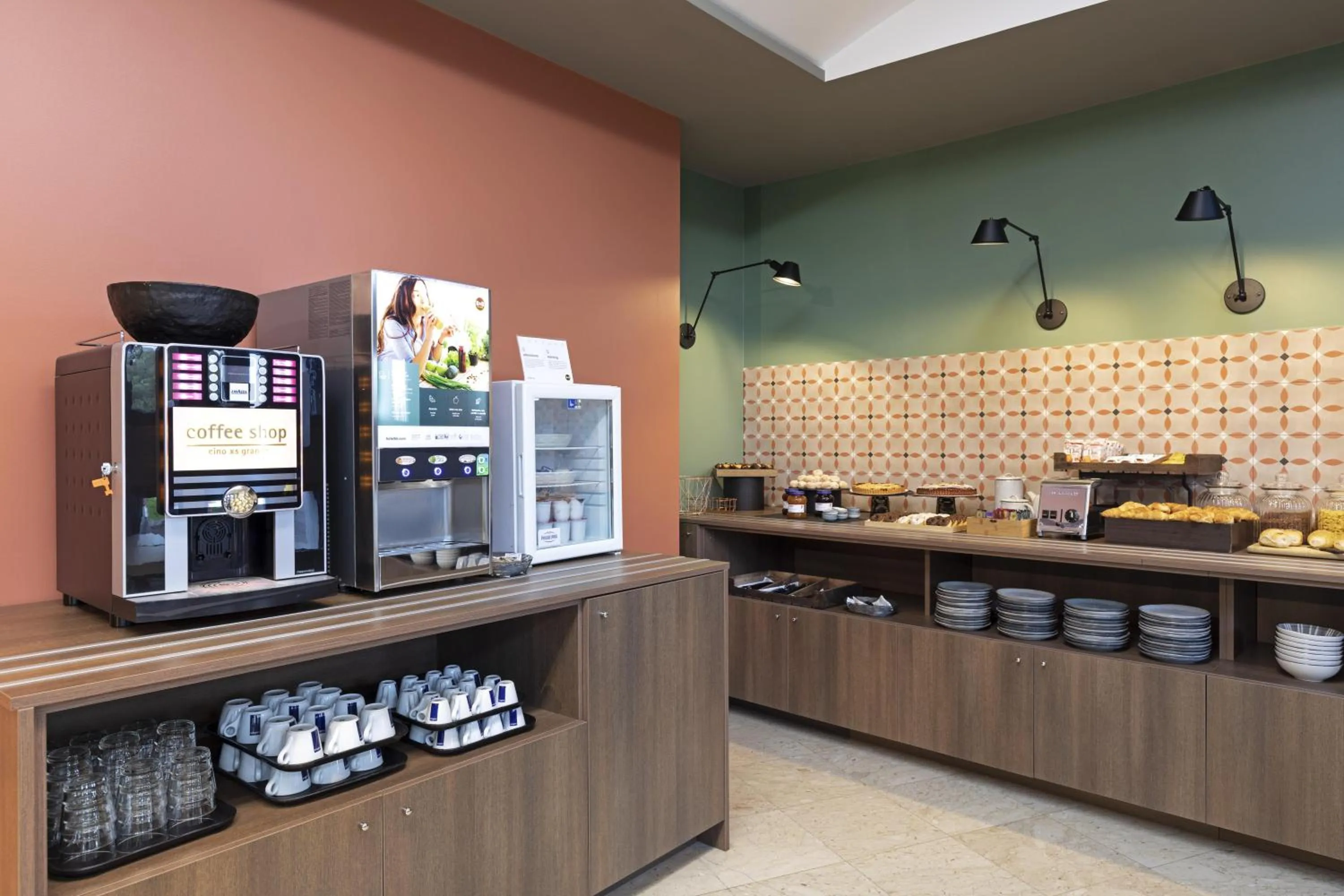 Restaurant/places to eat in B&B HOTEL Pisa Airport