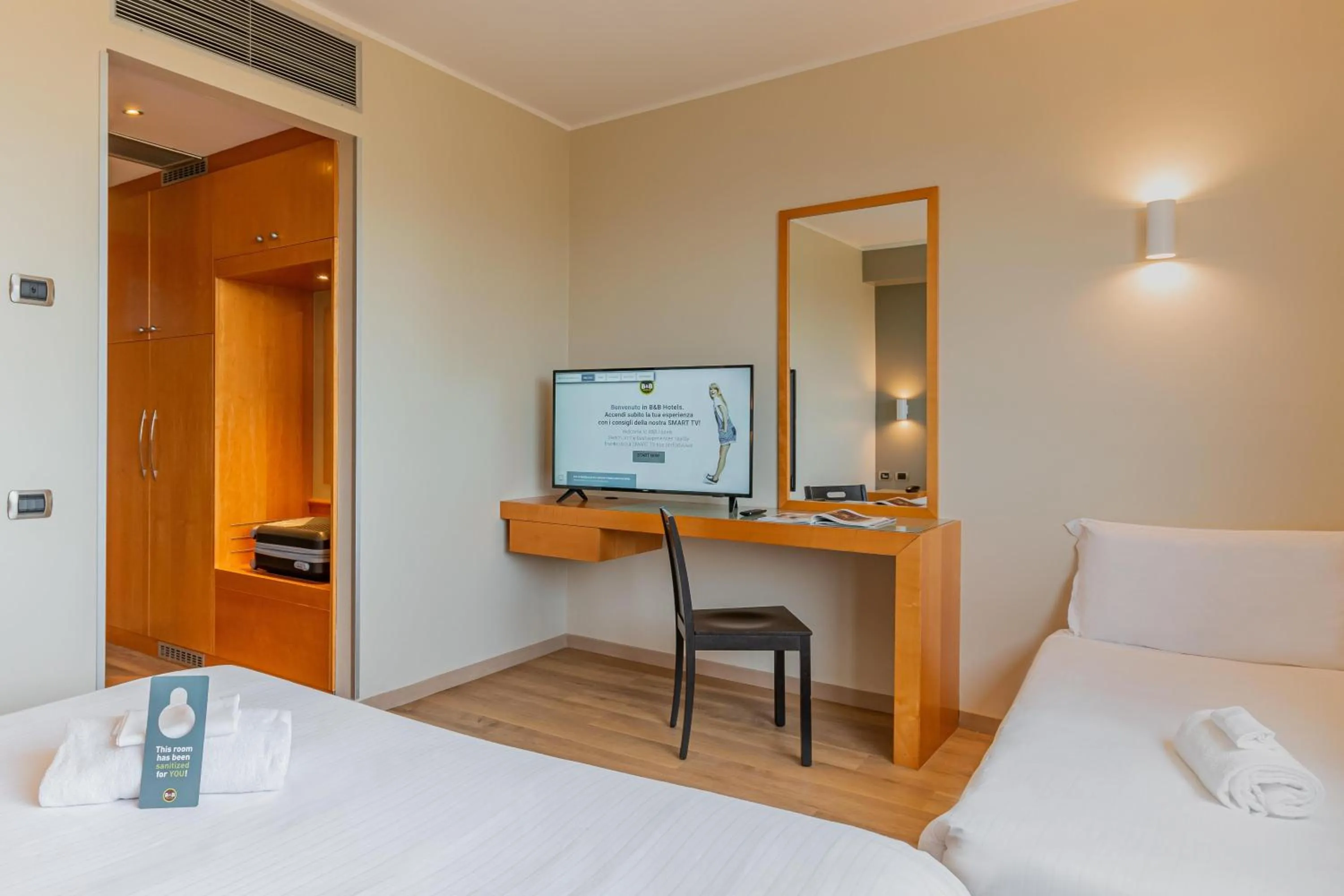 Photo of the whole room, Bed in B&B HOTEL Pisa Airport