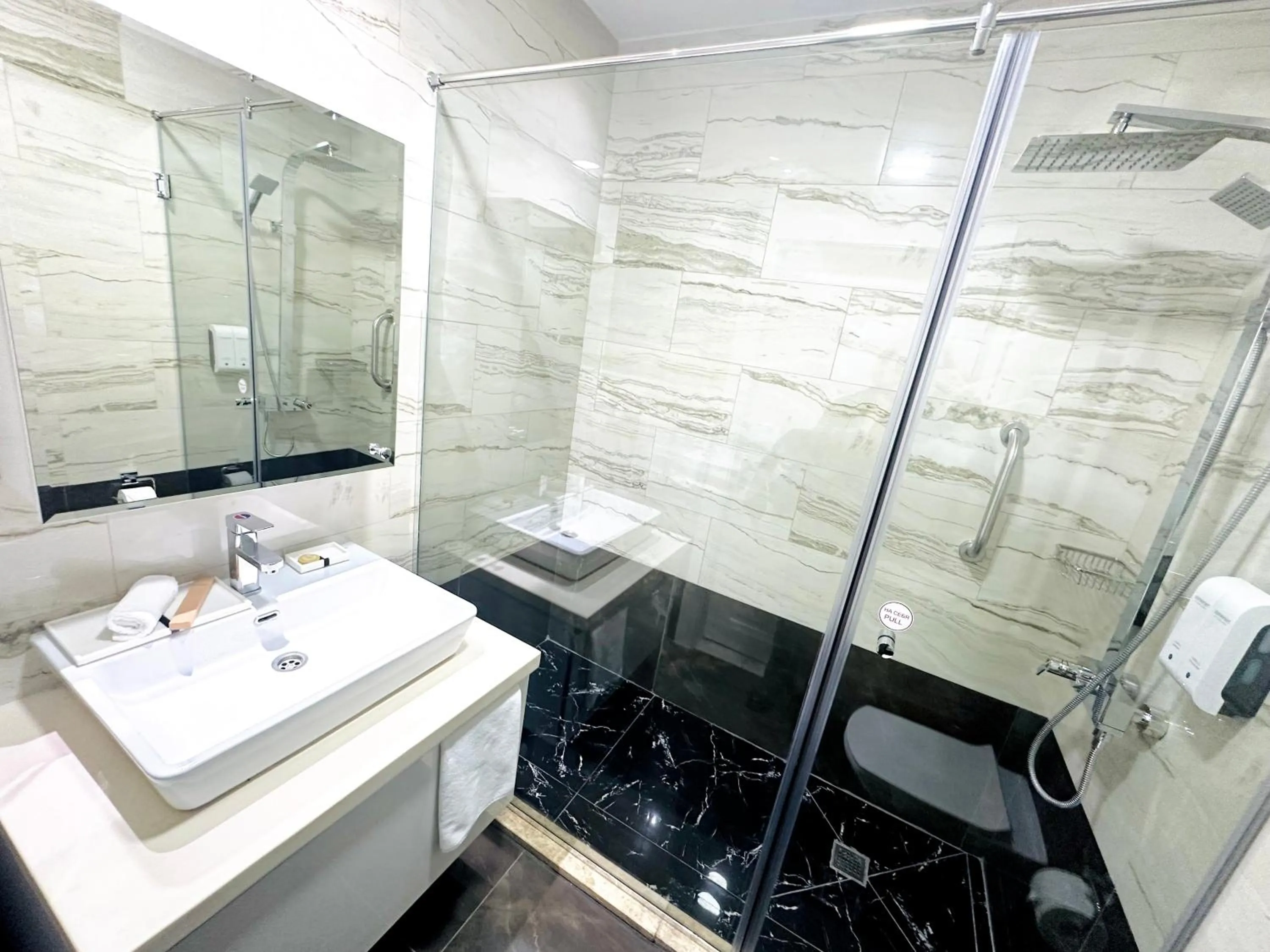 Shower in Somerset City Centre Atyrau