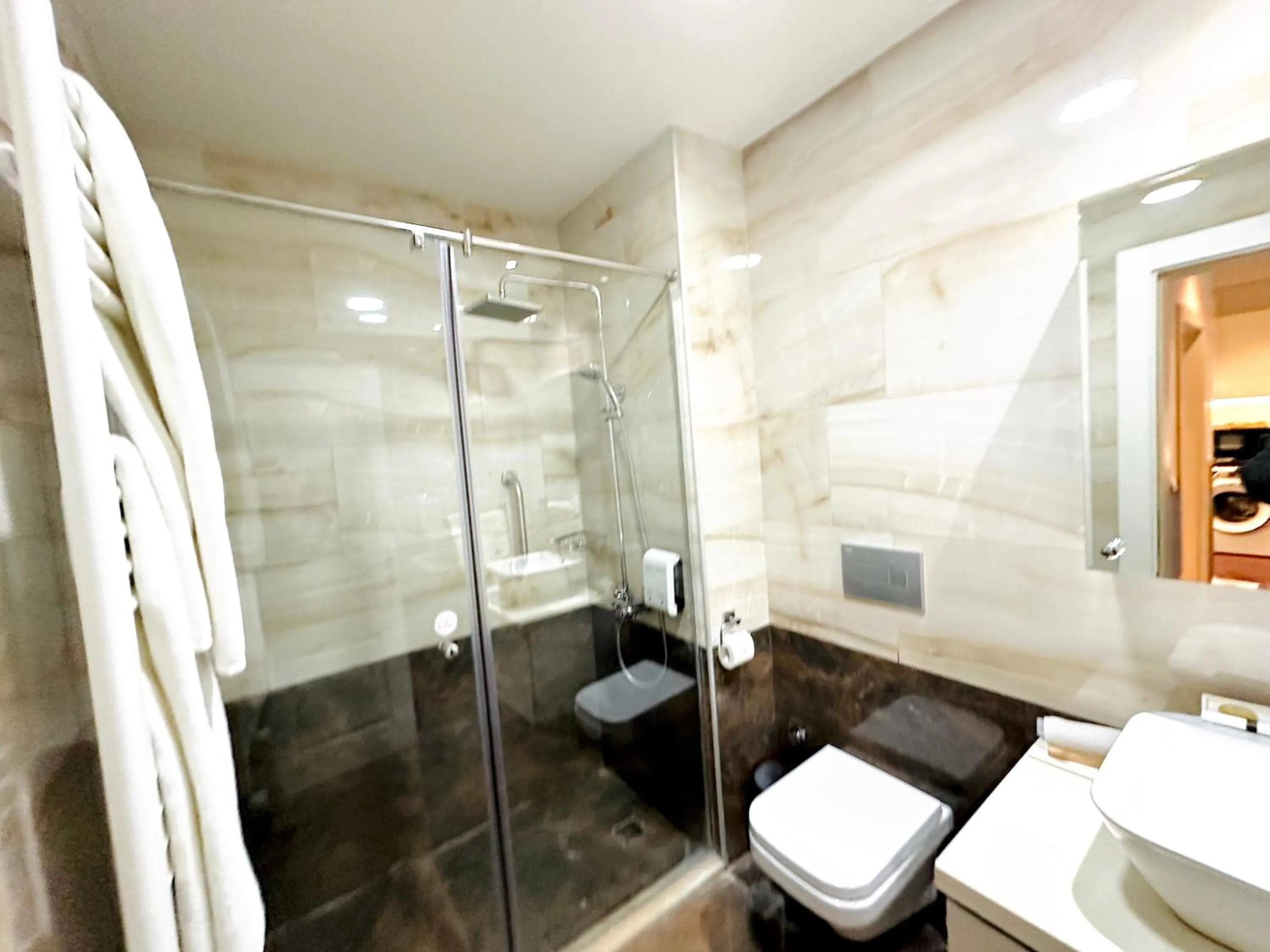 Shower in Somerset City Centre Atyrau