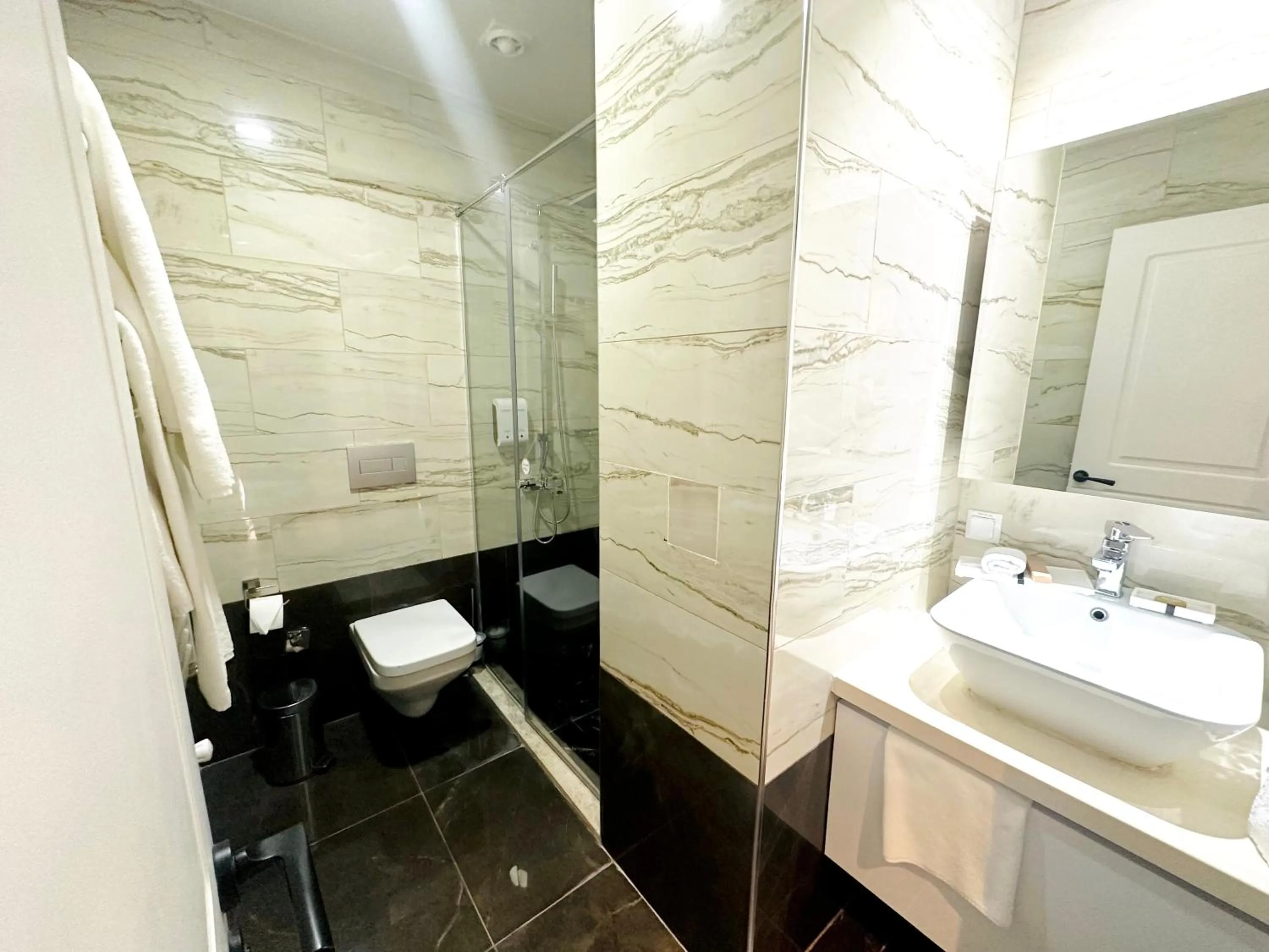 Shower in Somerset City Centre Atyrau