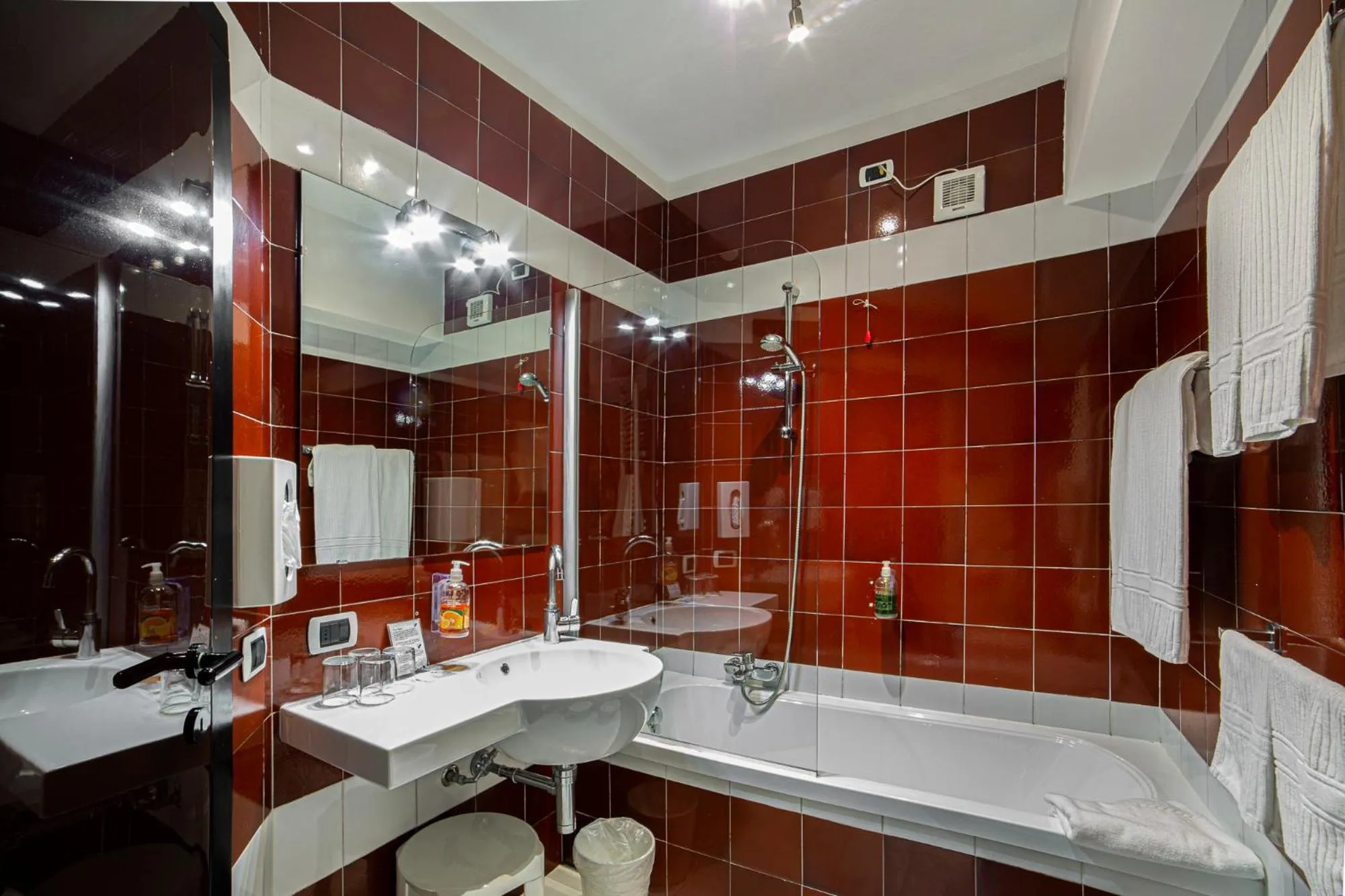 Bathroom in Hotel Villa Elisa & Spa