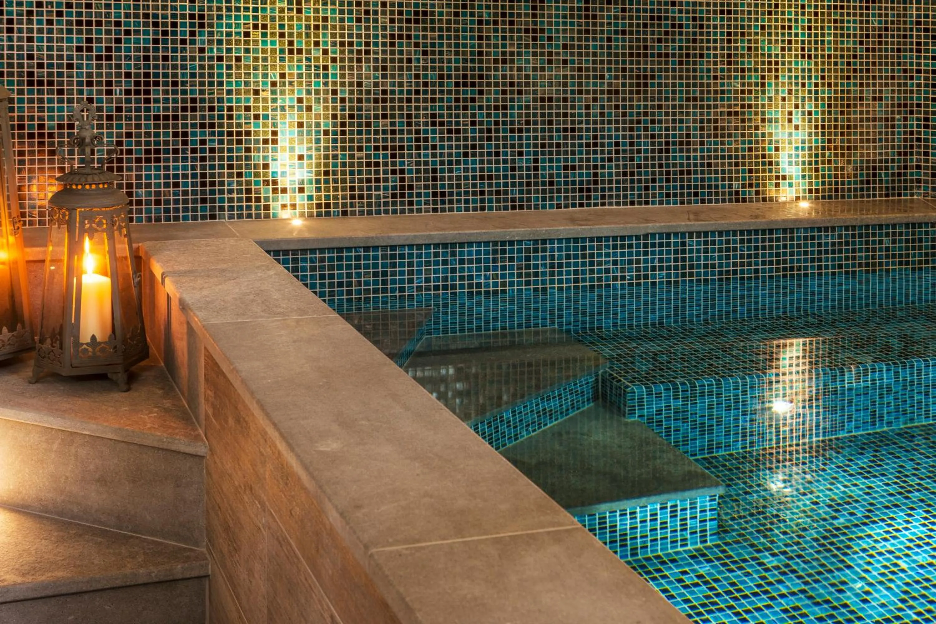 Hot Tub in Hotel Villa Elisa & Spa