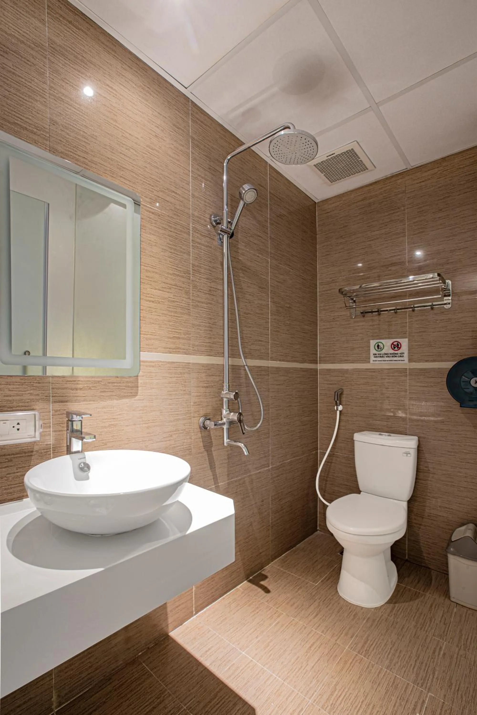 Toilet in Keypad Hotel - 28 Dịch Vọng Hậu