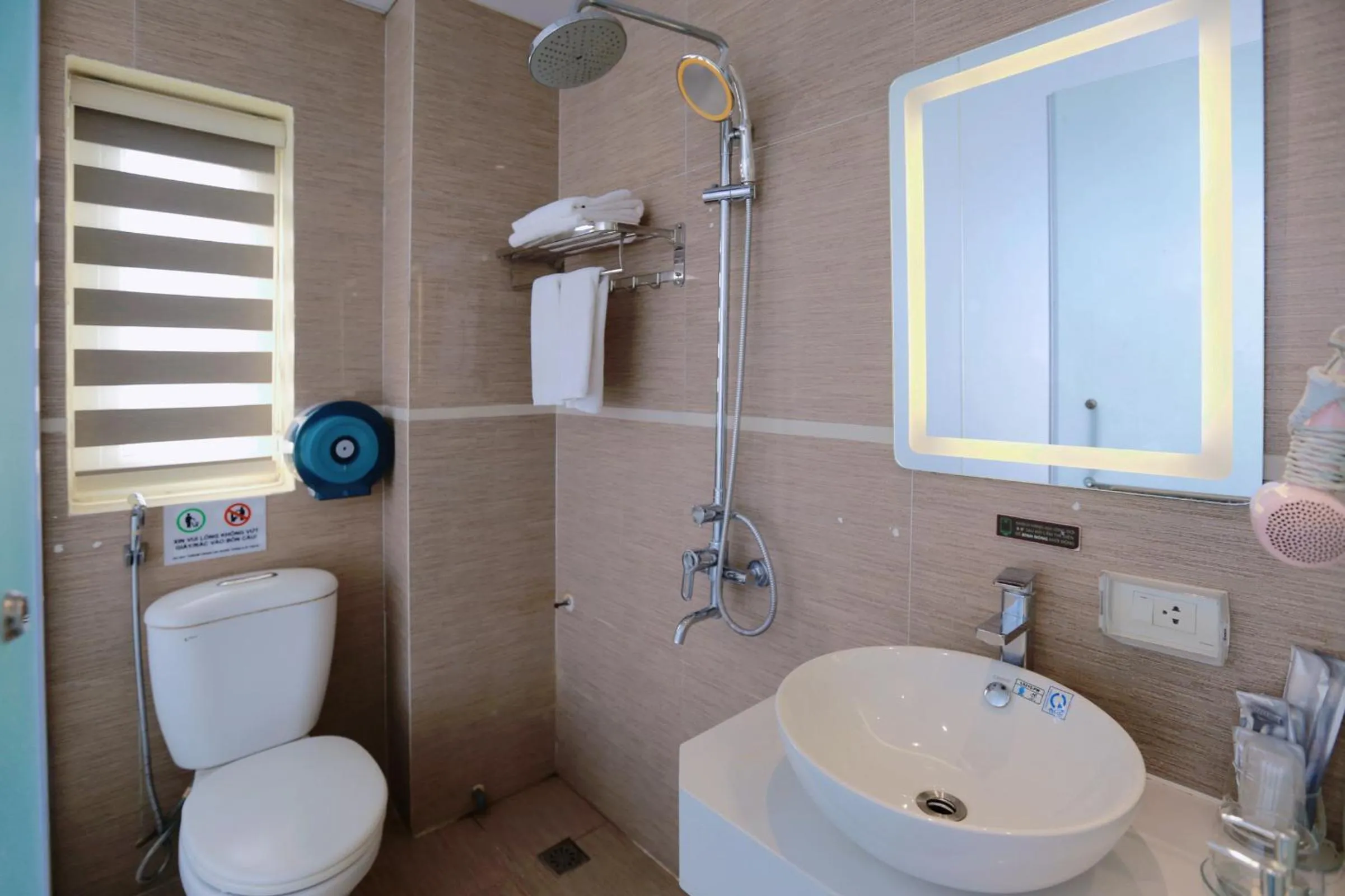 Bathroom in Keypad Hotel - 28 Dịch Vọng Hậu