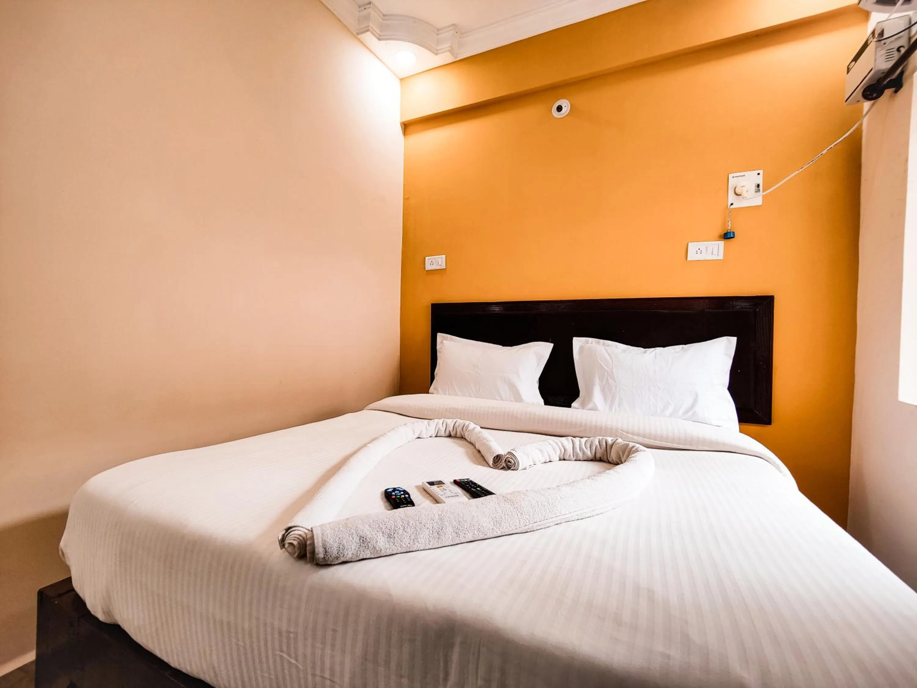 Photo of the whole room in Hotel Candolim Aloft