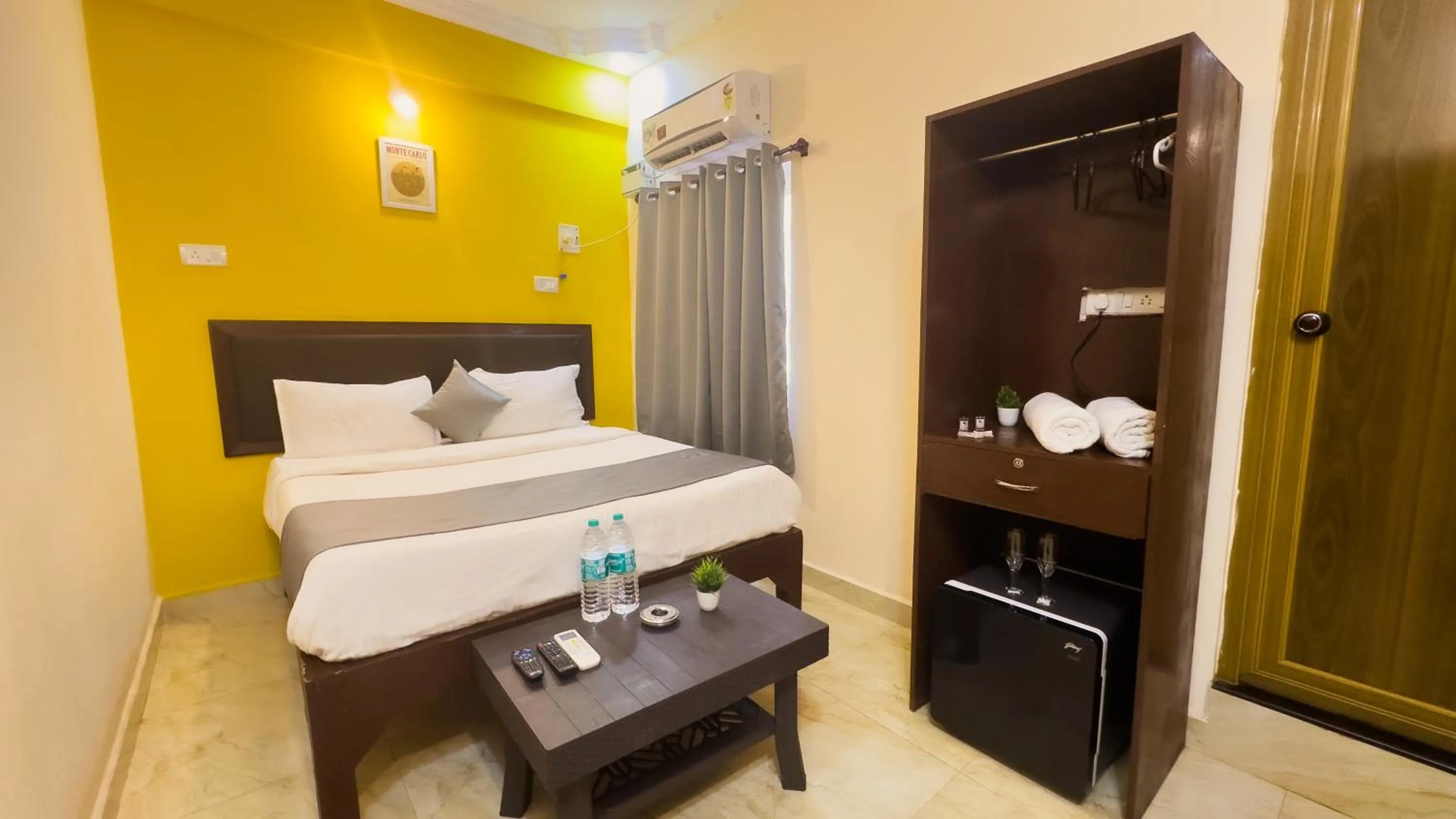 Bedroom in Hotel Candolim Aloft