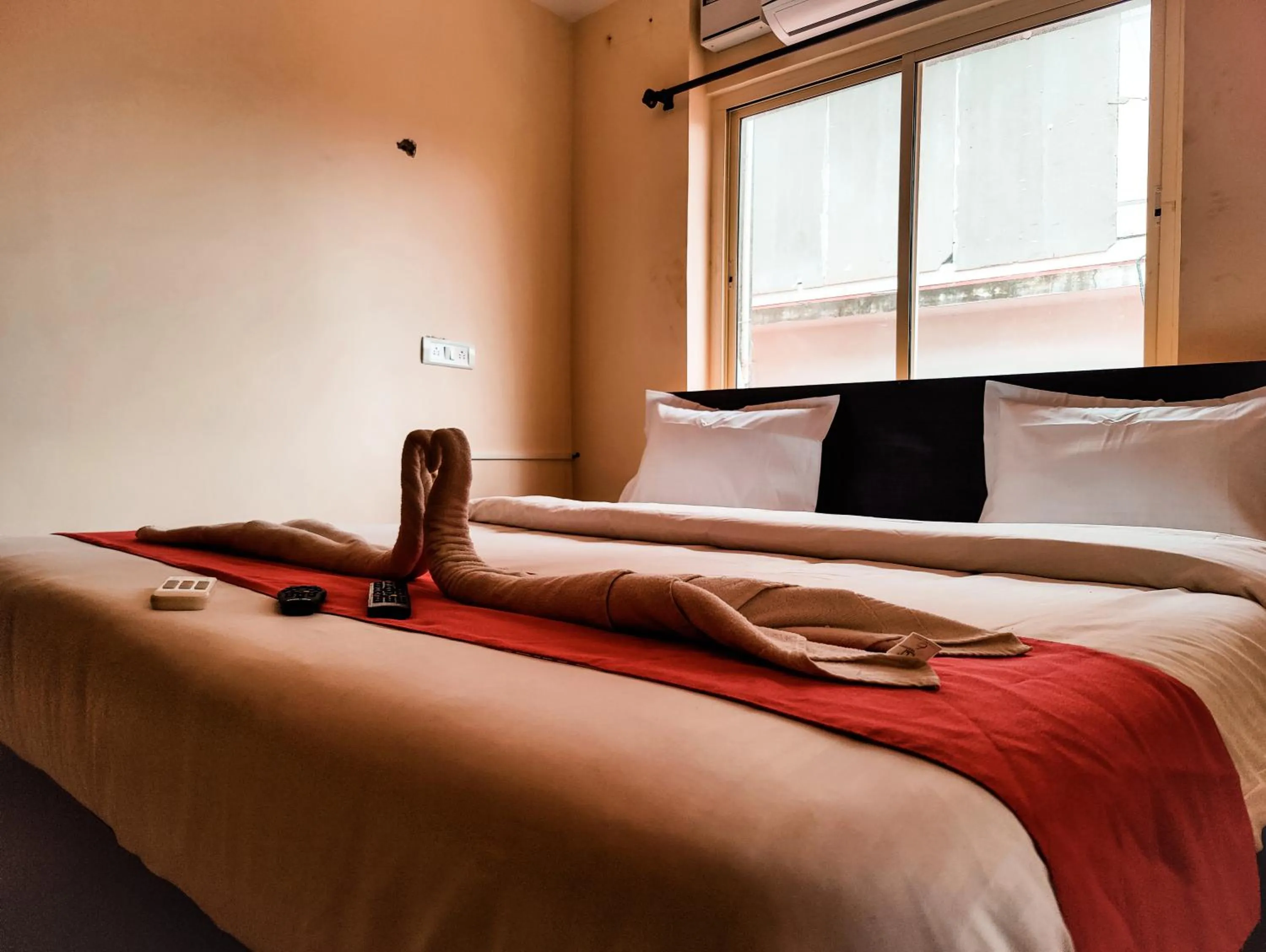 Bed in Hotel Candolim Aloft