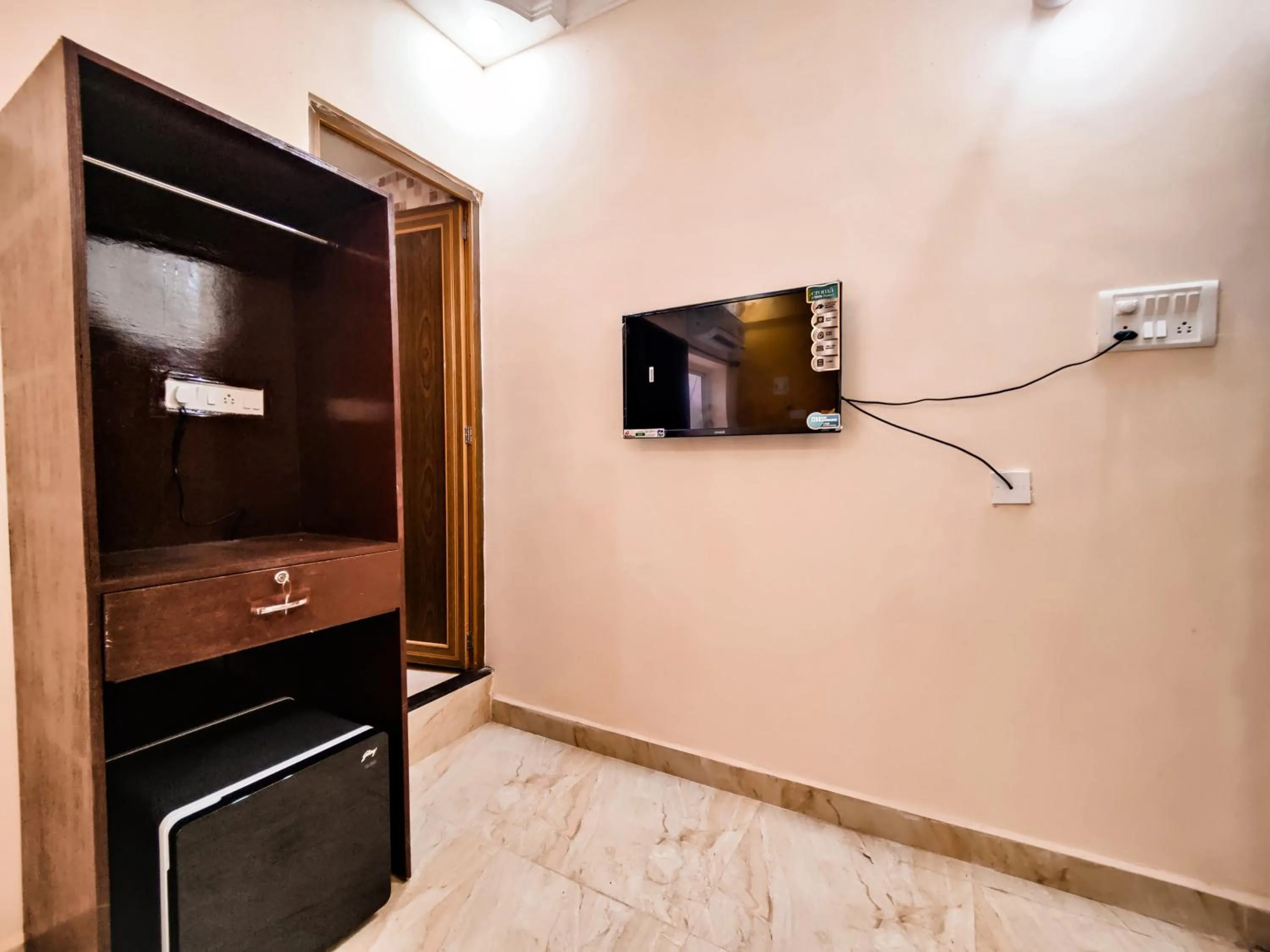TV and multimedia in Hotel Candolim Aloft