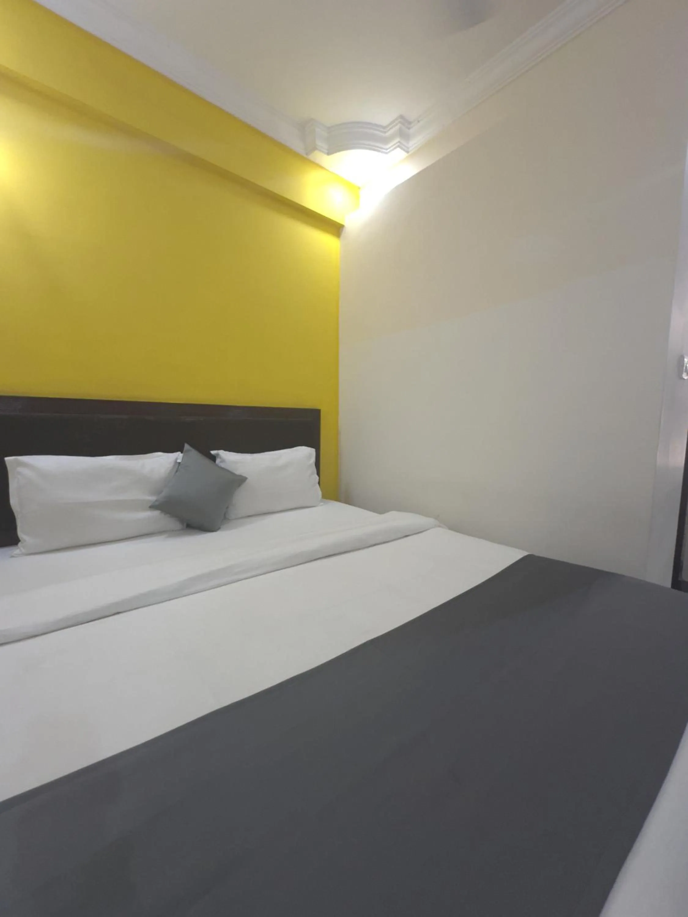 Bed in Hotel Candolim Aloft