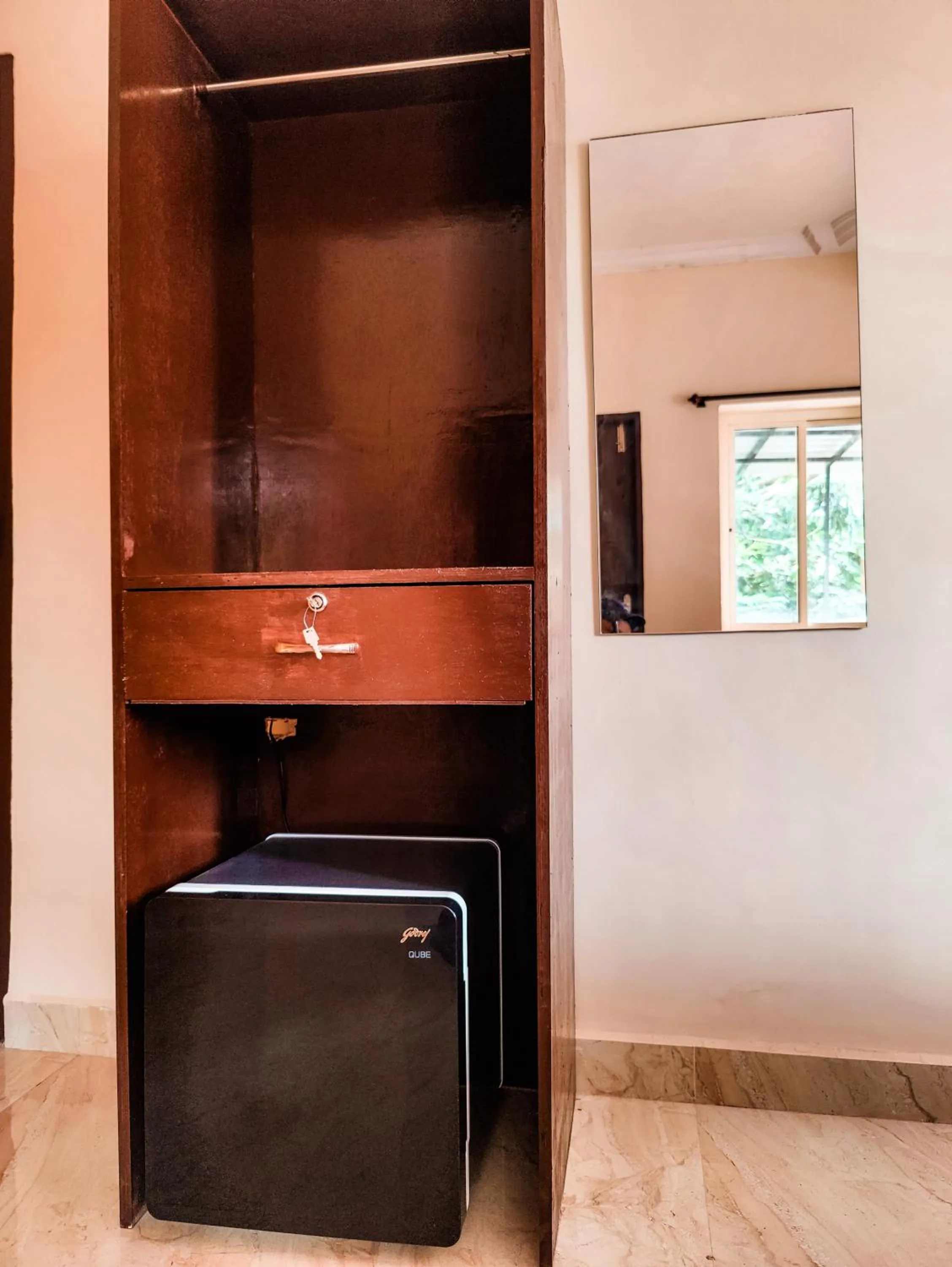 TV and multimedia in Hotel Candolim Aloft