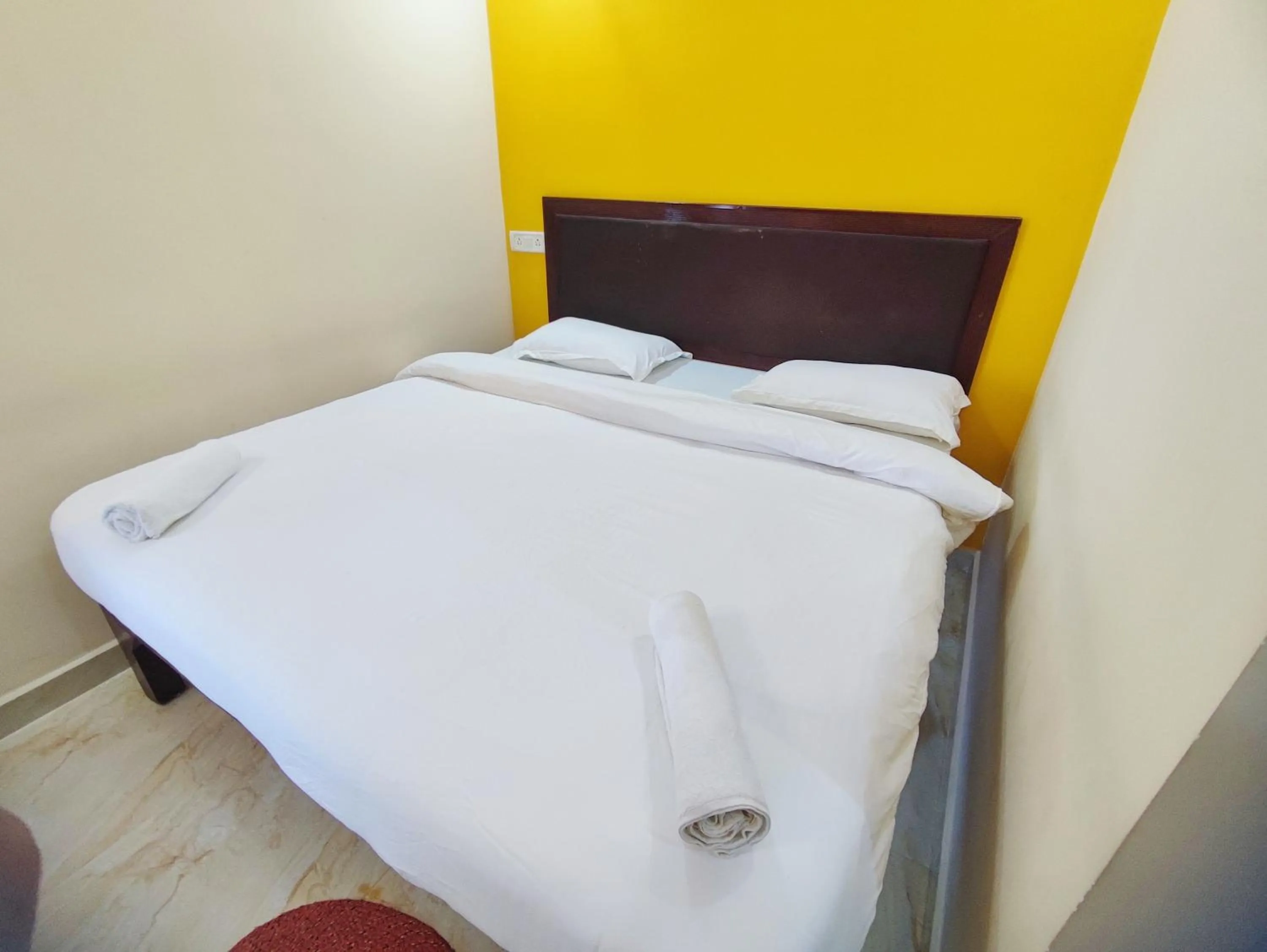 Bed in Hotel Candolim Aloft