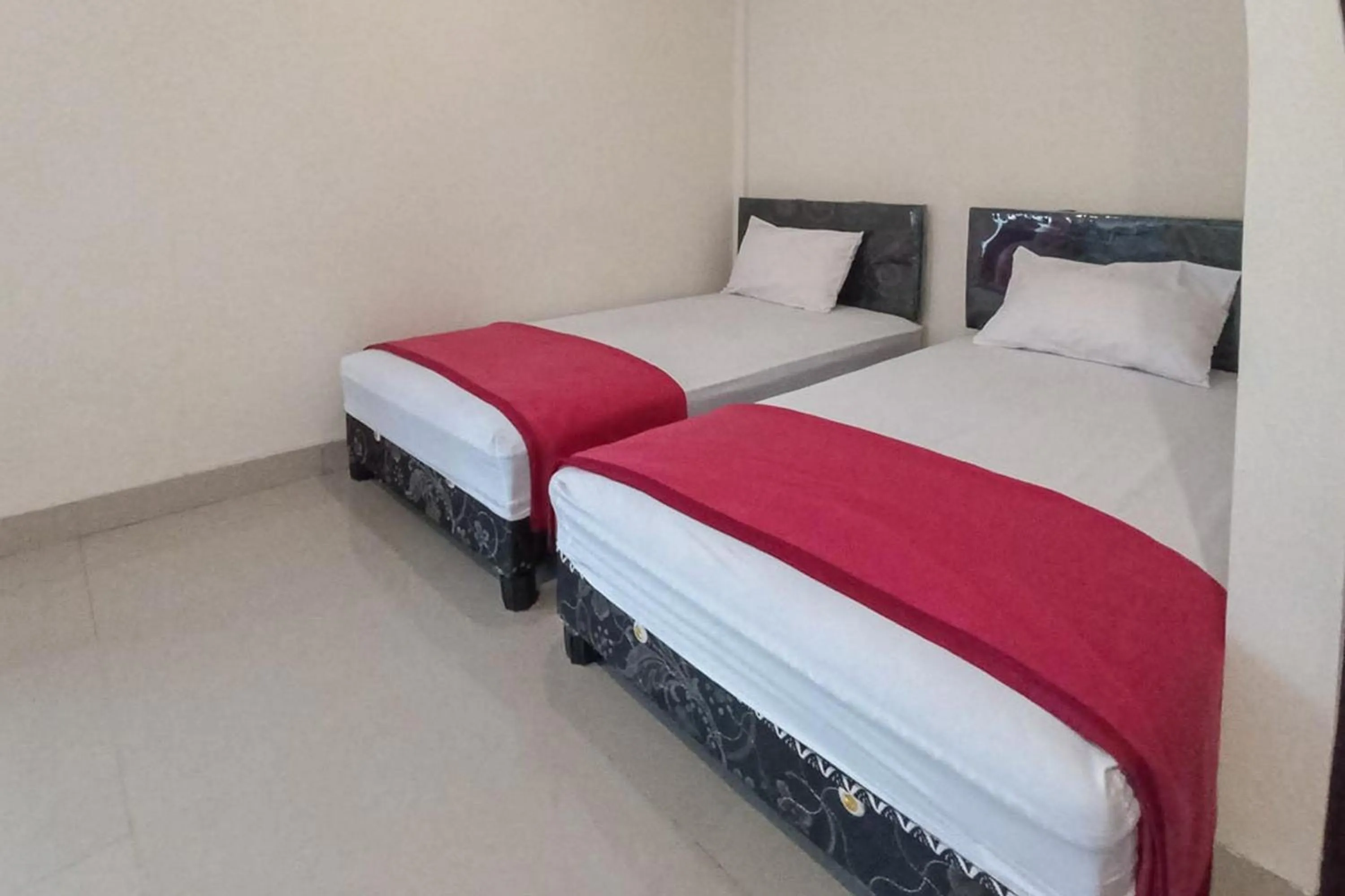 Bed in RedDoorz Syariah near Sentani City Square