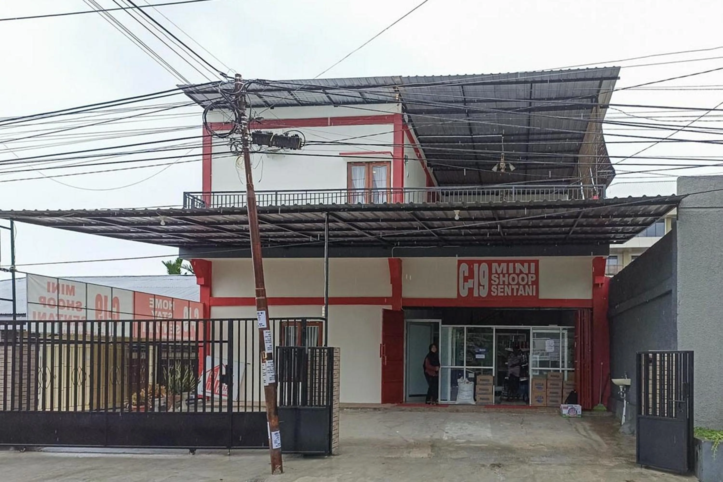 RedDoorz Syariah near Sentani City Square