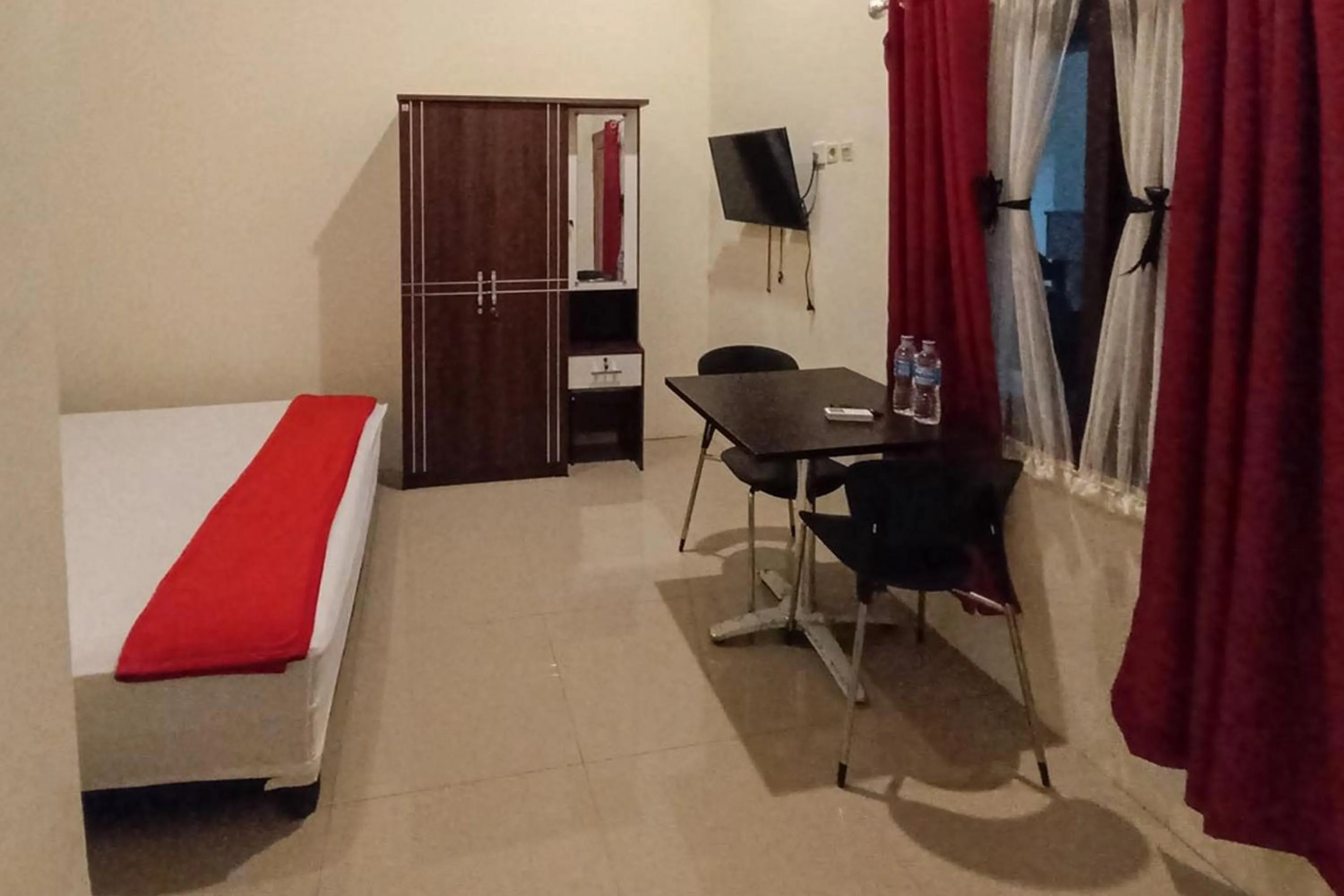 Bed in RedDoorz Syariah near Sentani City Square