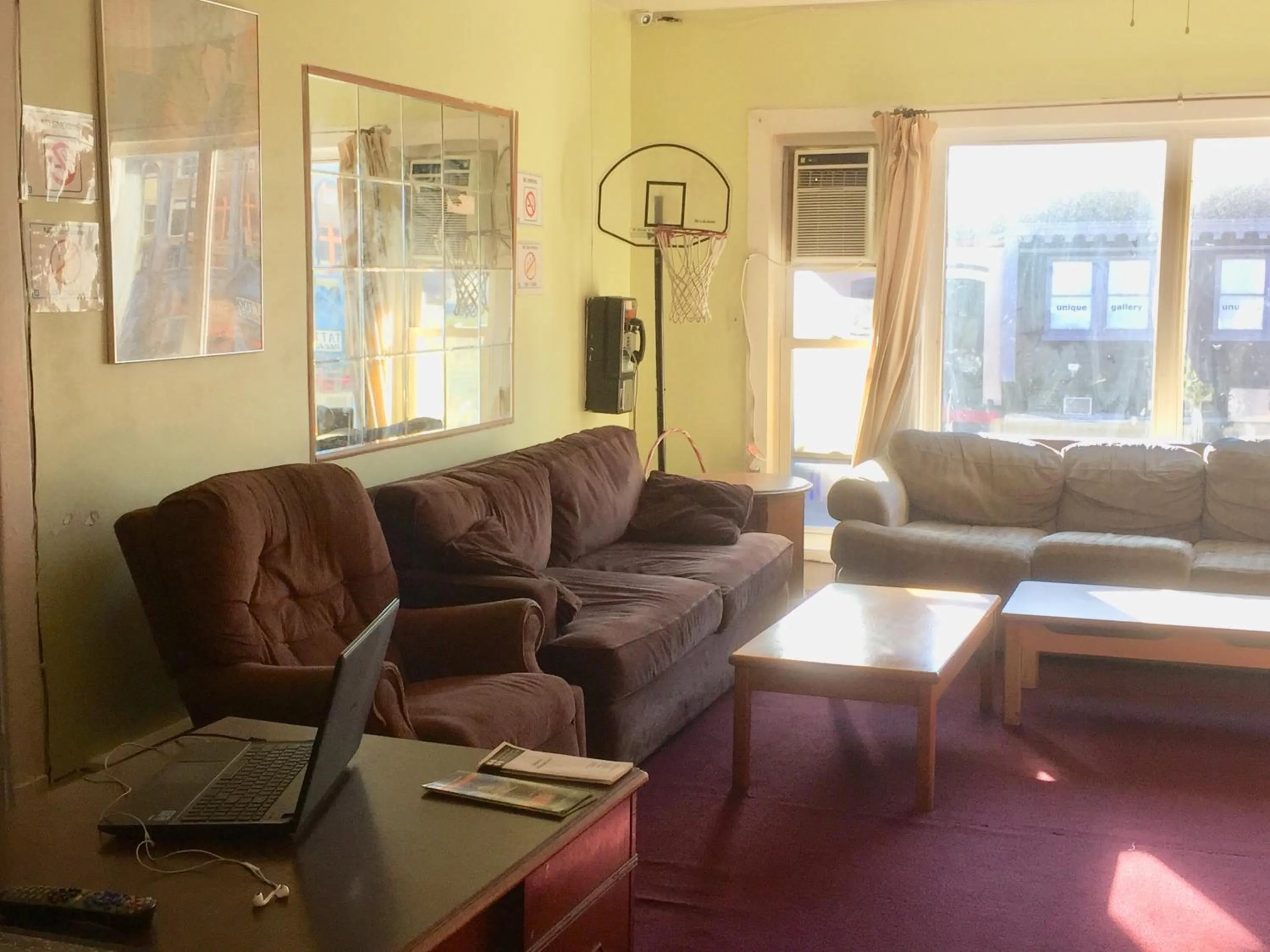 Communal lounge/ TV room in Washington International Student Center