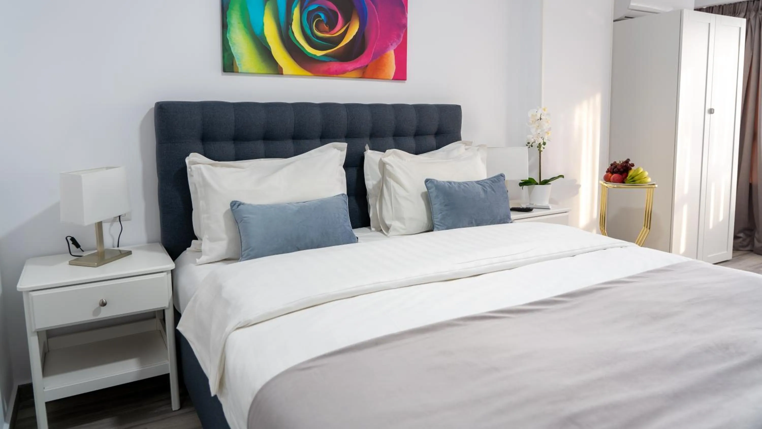 Decorative detail, Bed in Sea View Apartments Olimp - Avenue Hotels