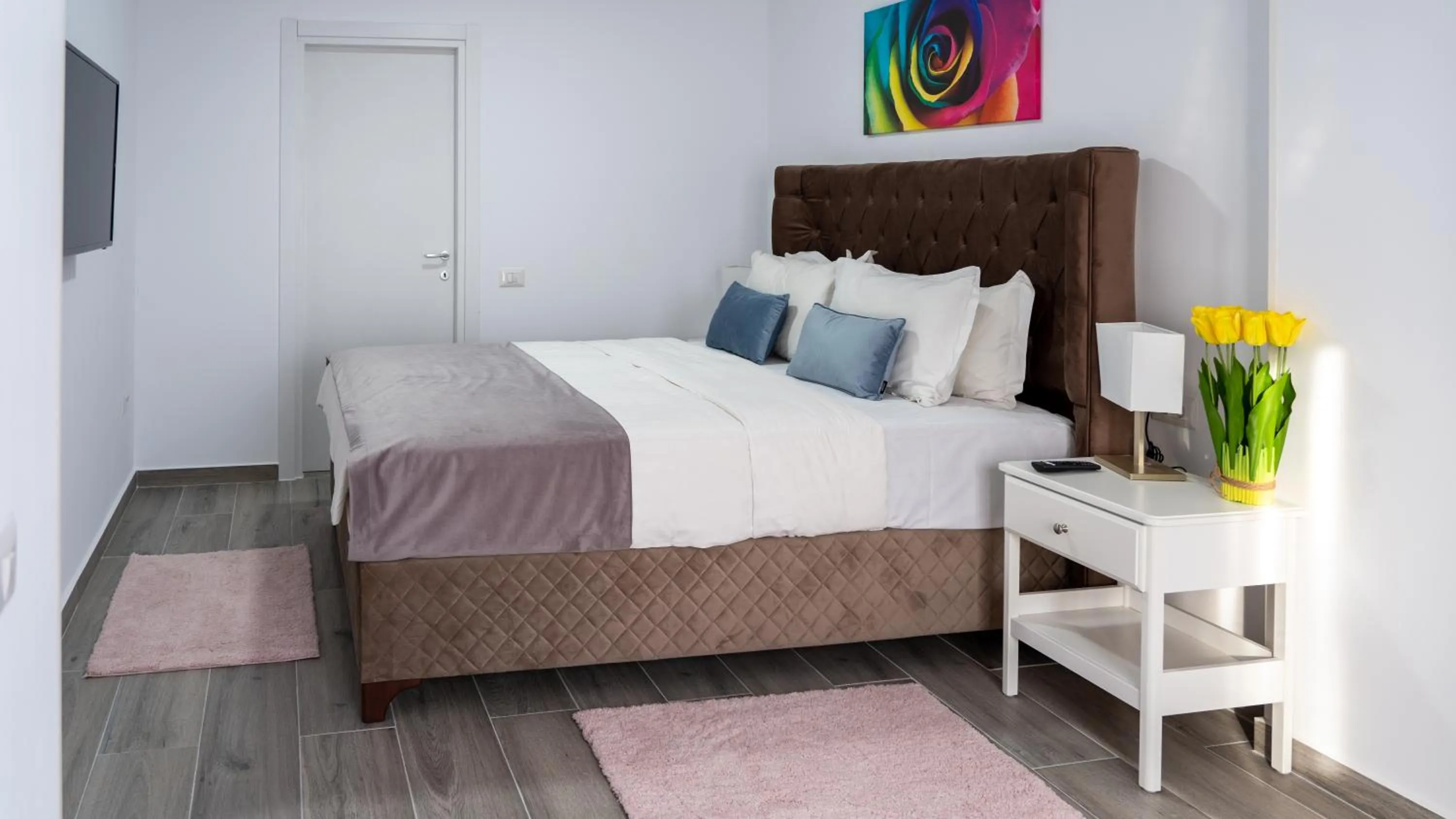 TV and multimedia, Bed in Sea View Apartments Olimp - Avenue Hotels