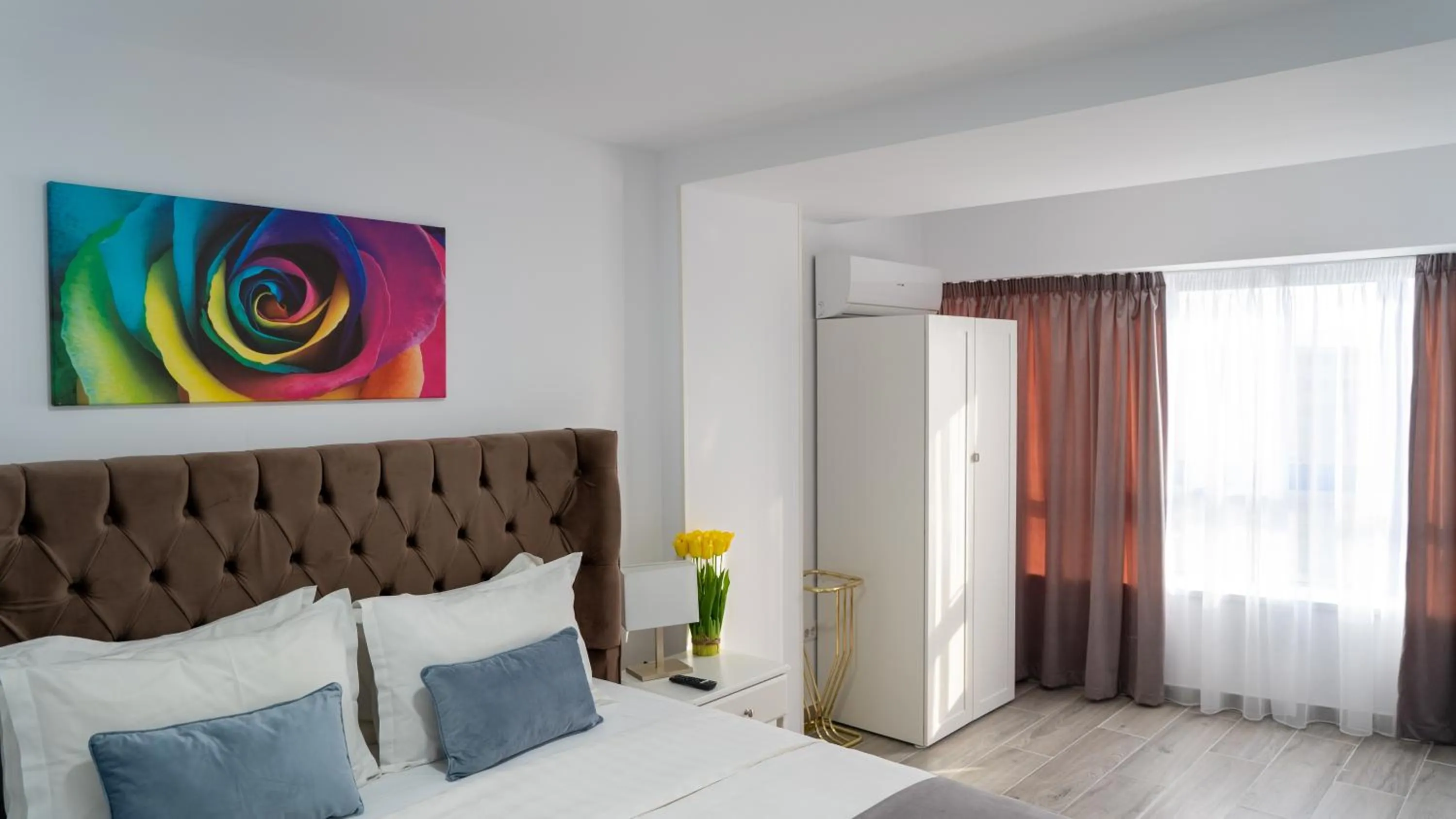 Living room, Bed in Sea View Apartments Olimp - Avenue Hotels