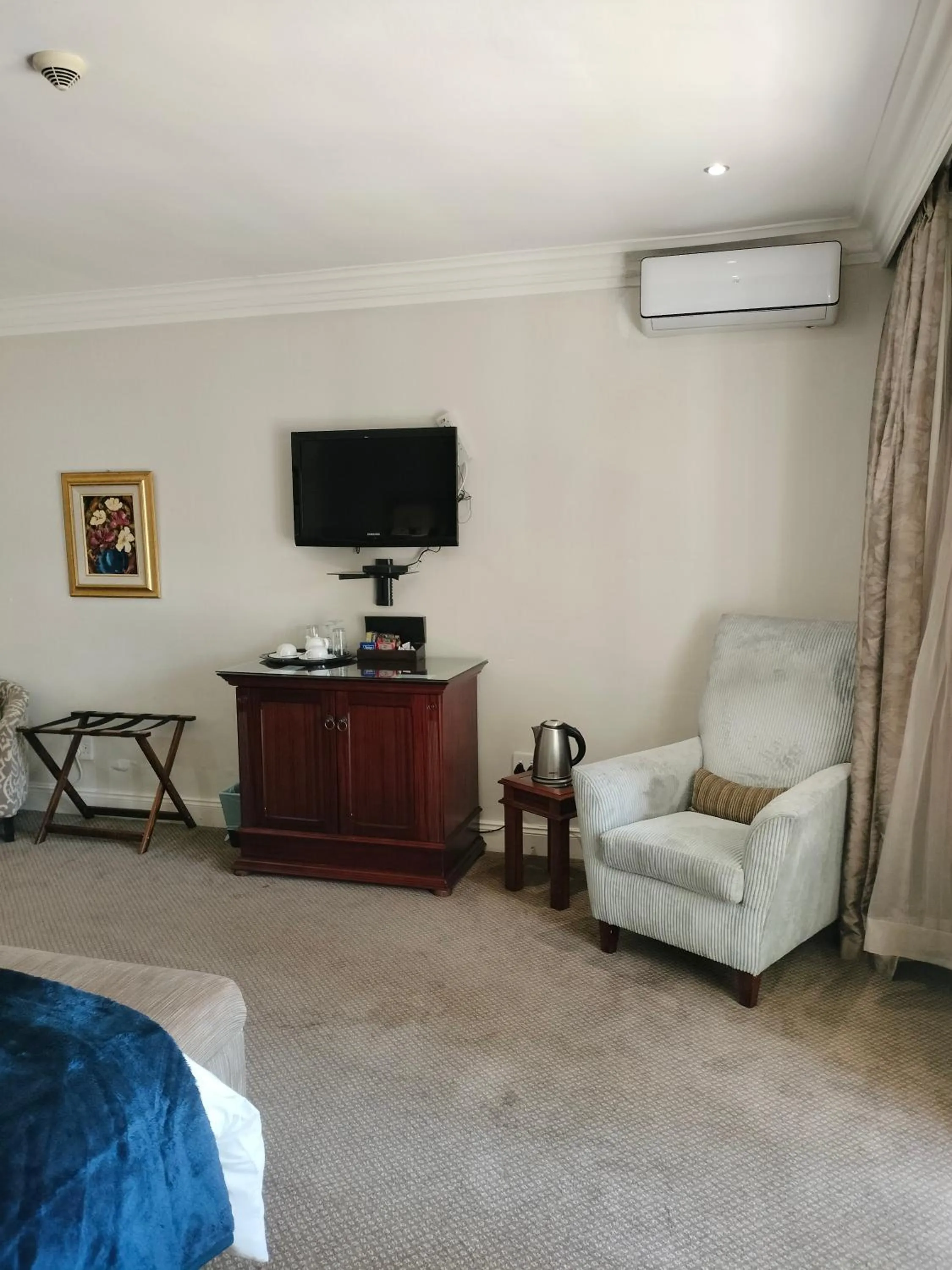 TV and multimedia in 131 on Herbert Baker Boutique Hotel