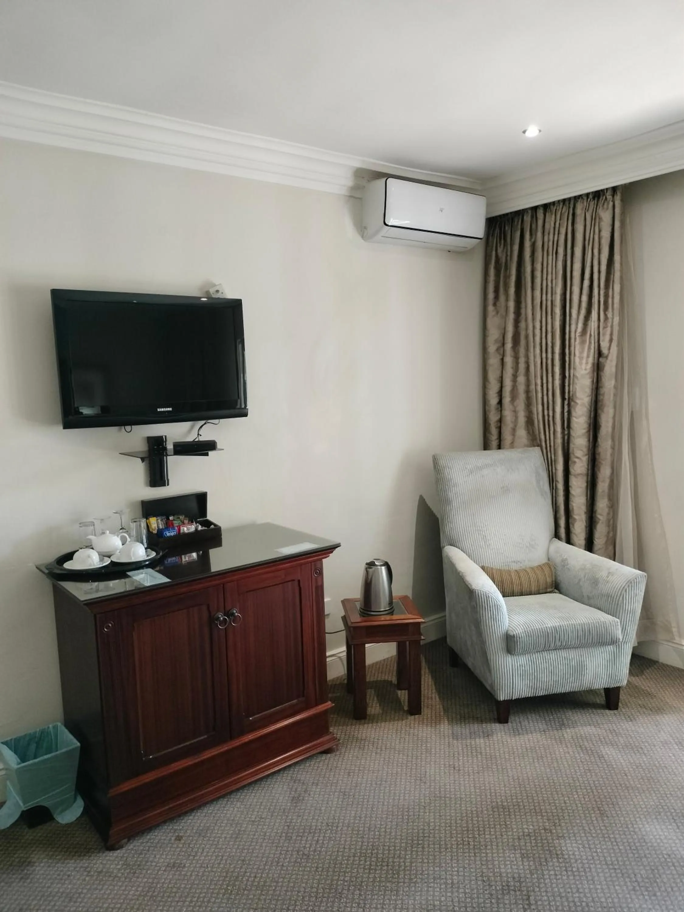 Communal lounge/ TV room in 131 on Herbert Baker Boutique Hotel