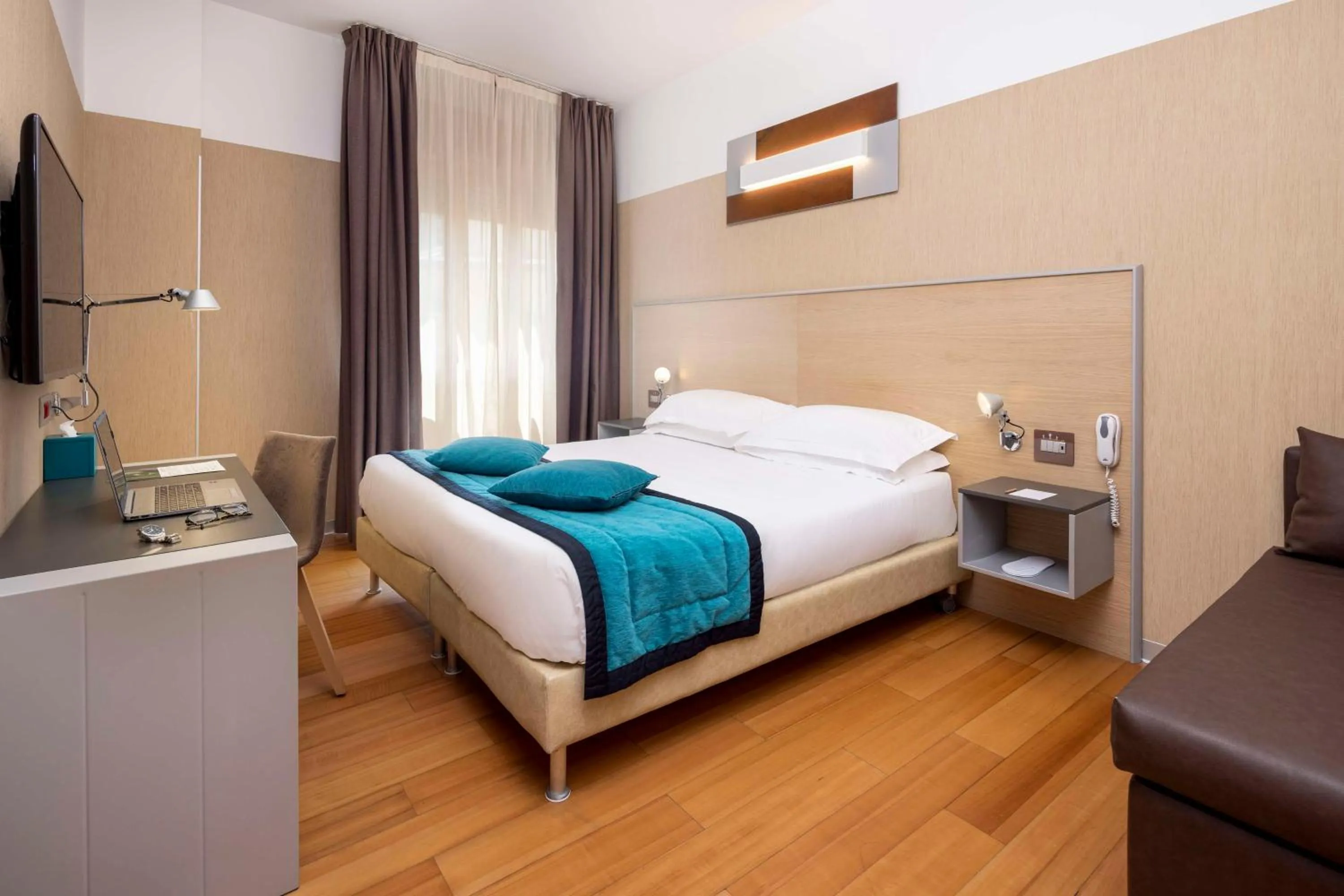 Bedroom, Bed in Best Western Plus City Hotel