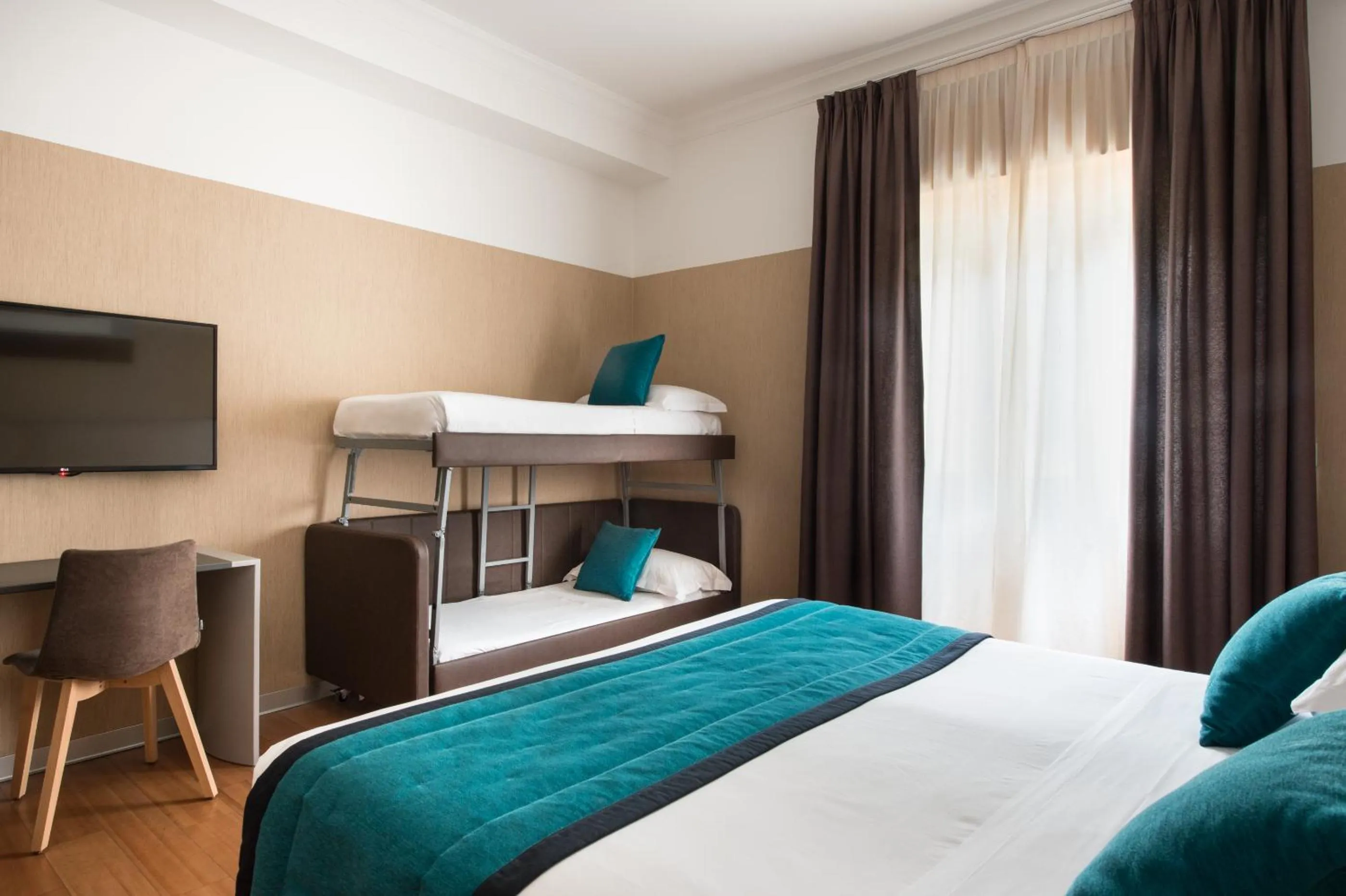 bunk bed, Bed in Best Western Plus City Hotel