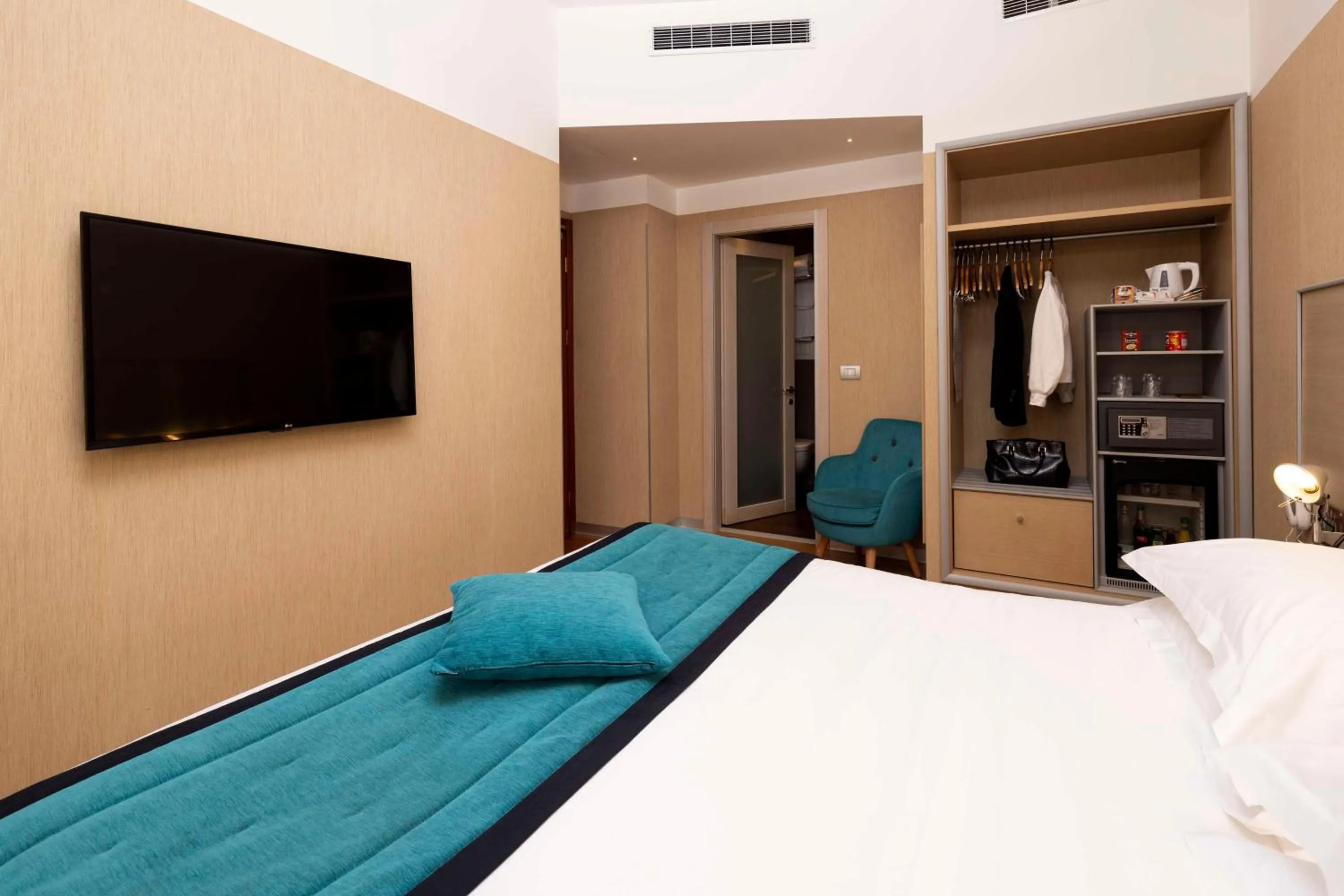 Bedroom, Bed in Best Western Plus City Hotel