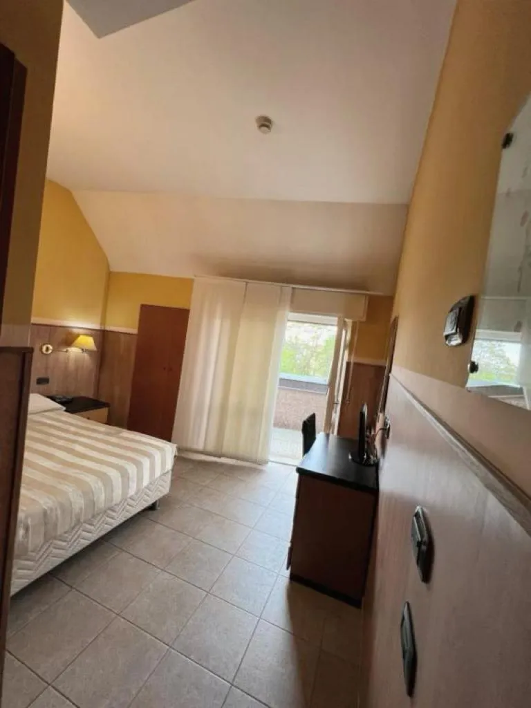 Photo of the whole room, Bed in Hotel Valganna