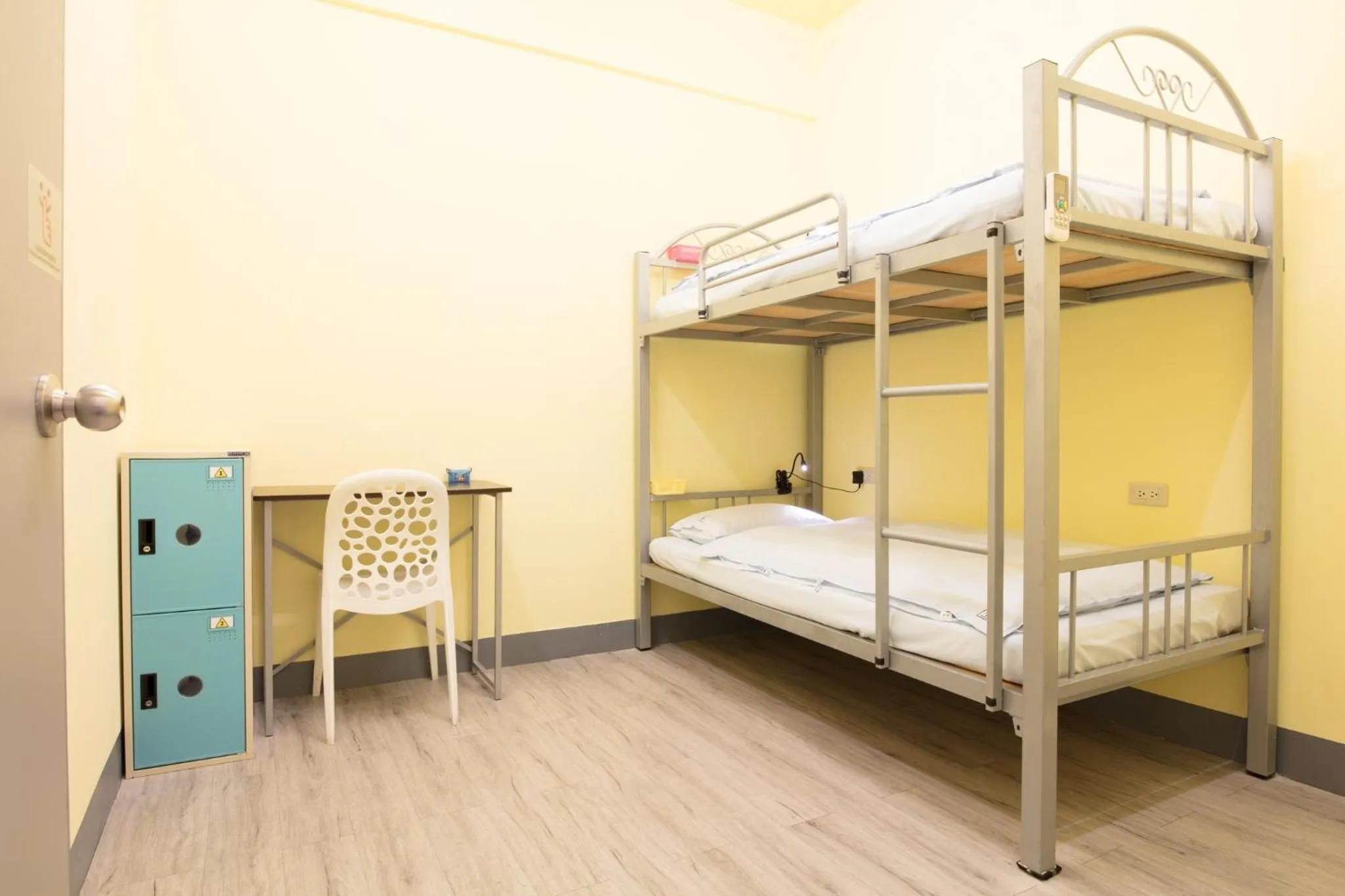 Bed in On My Way - Taipei Hostel