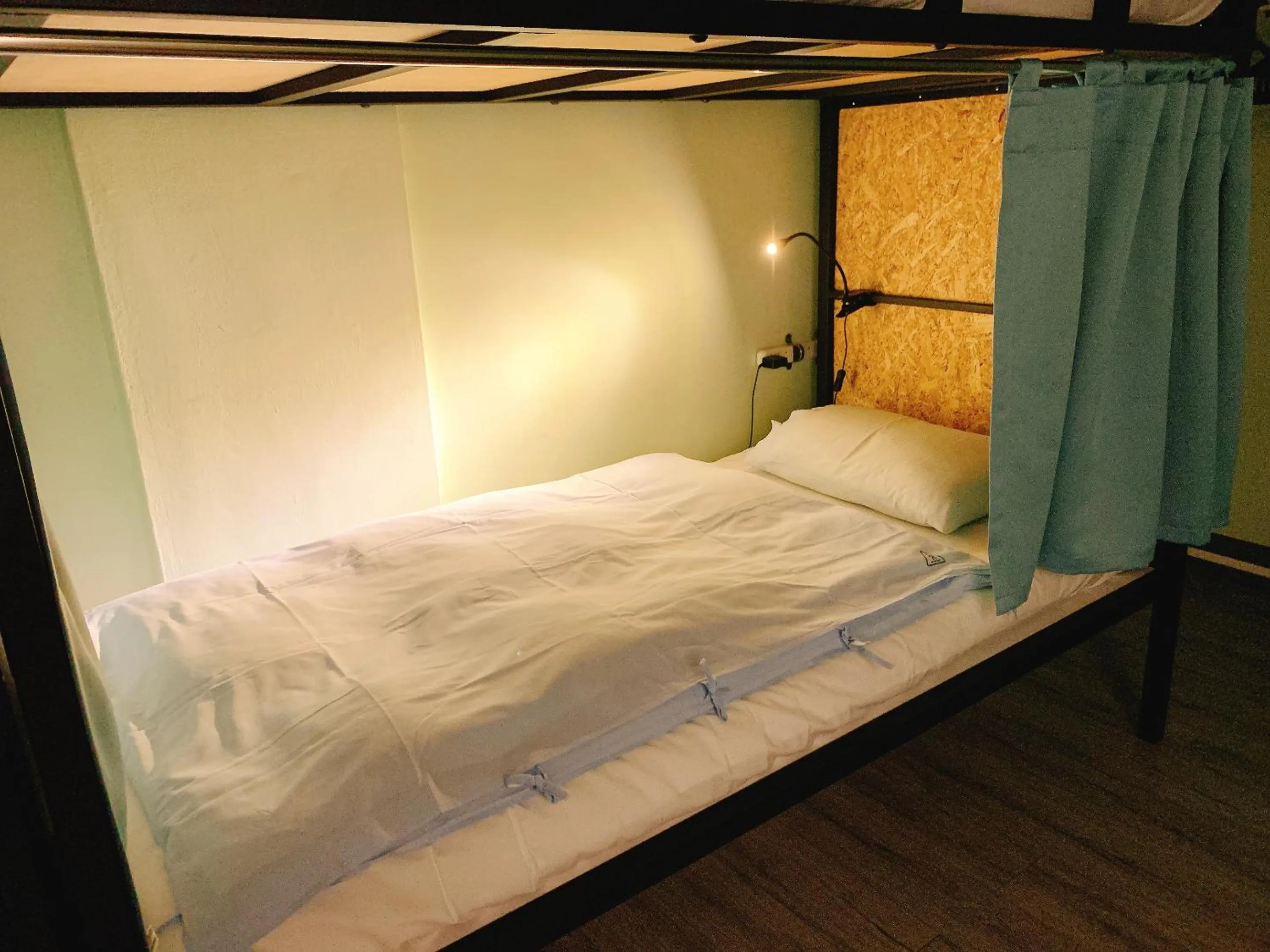 bunk bed, Bed in On My Way - Taipei Hostel