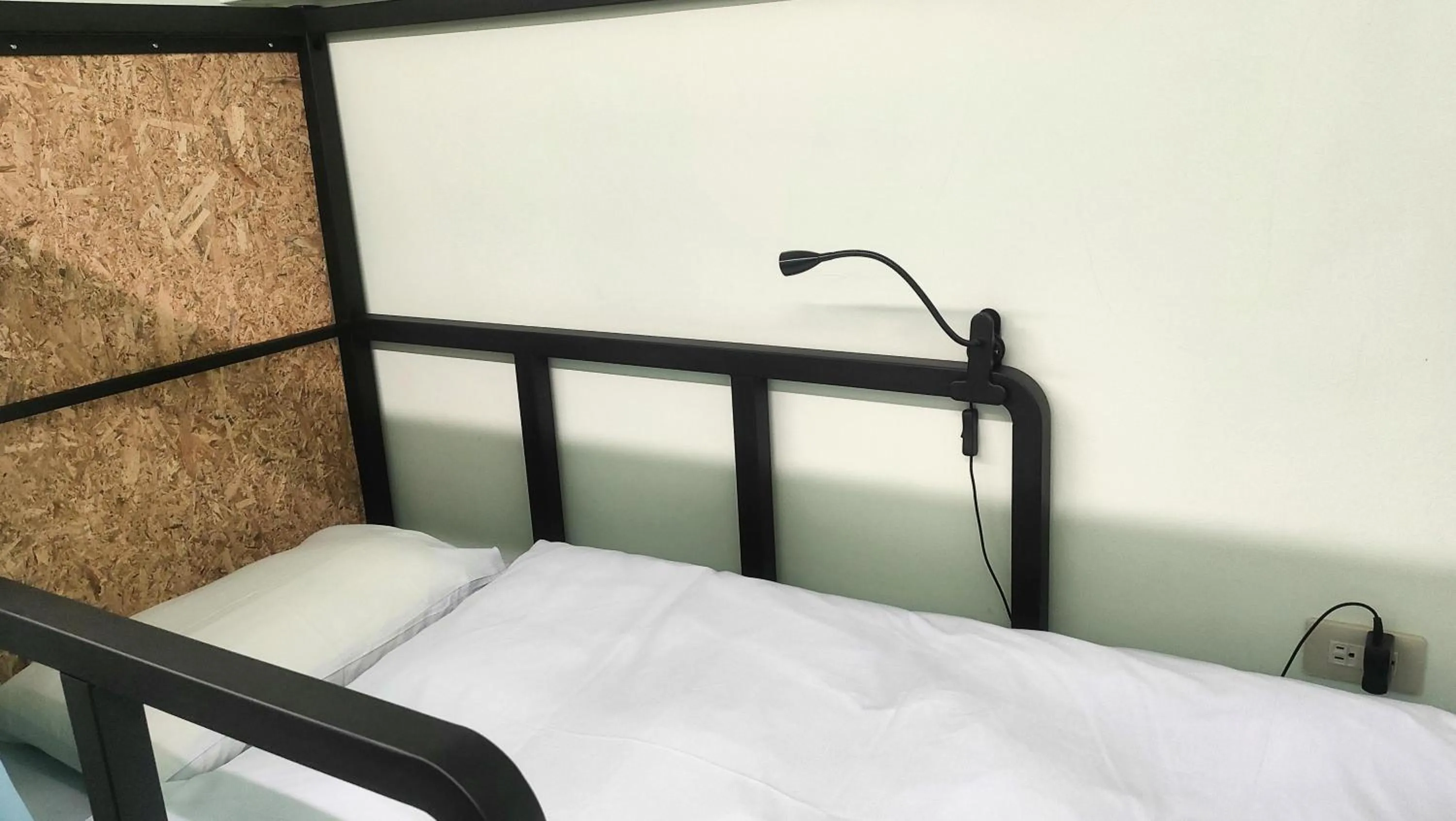 Bed in On My Way - Taipei Hostel