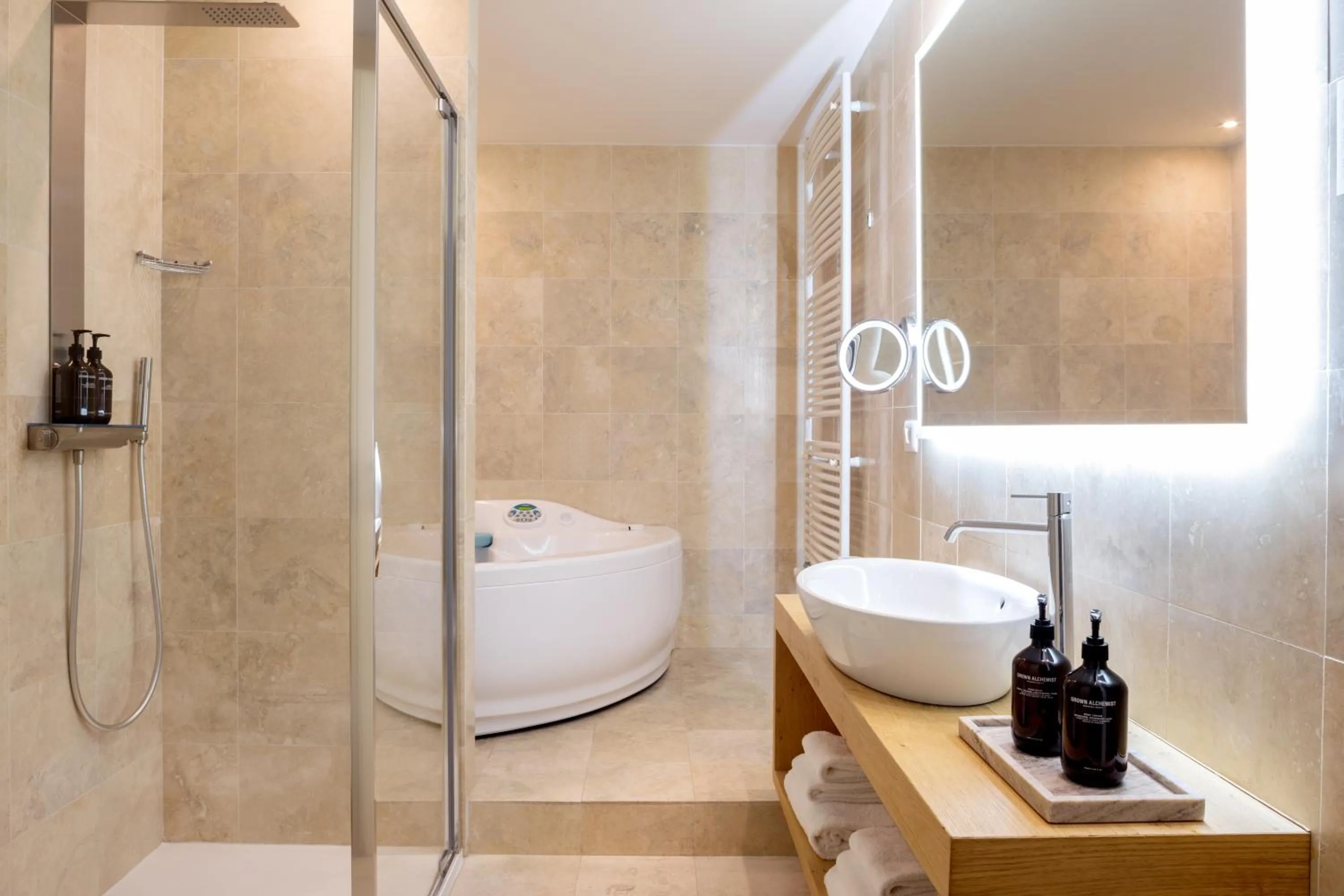 Shower in Astoria Resort