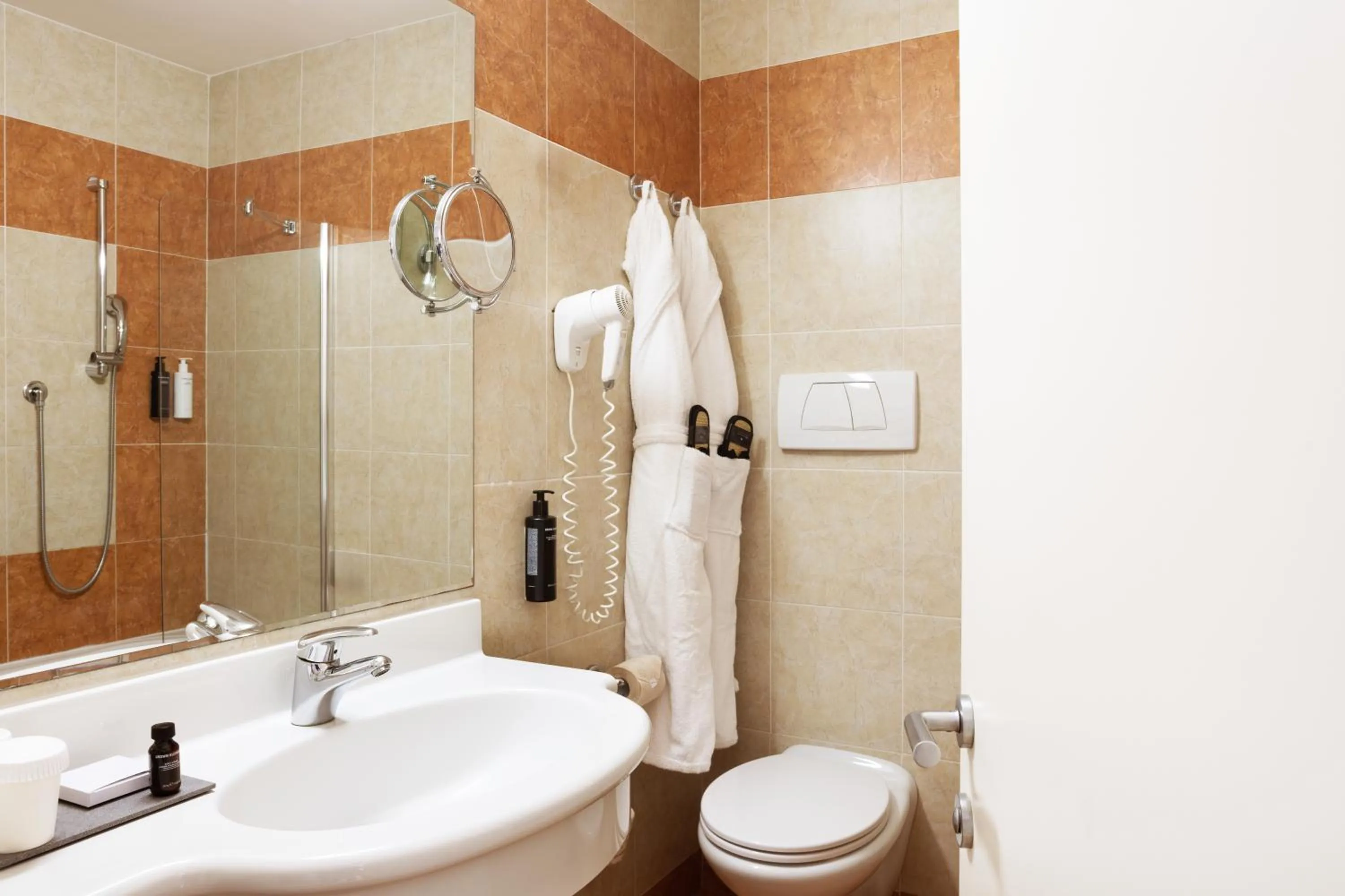 Shower in Astoria Resort