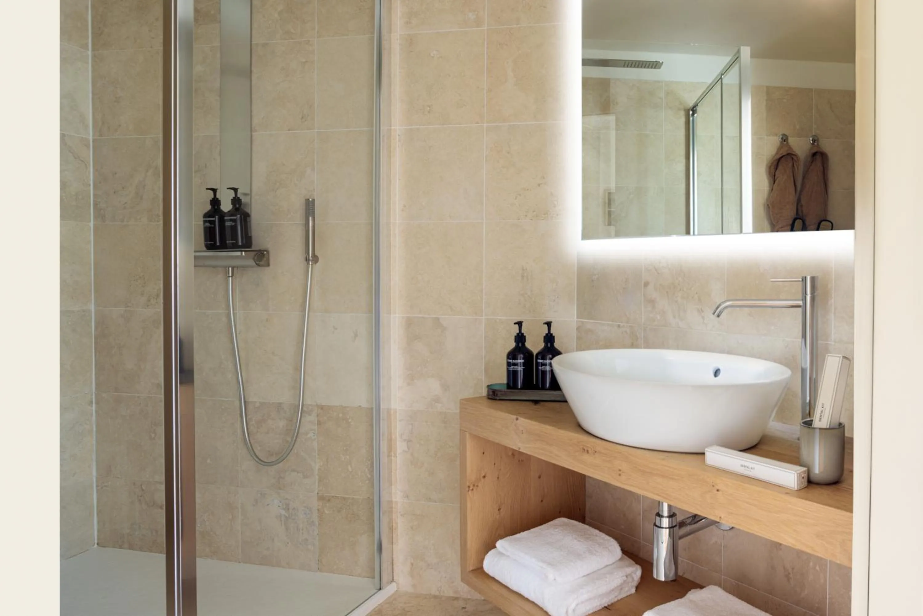 Shower in Astoria Resort