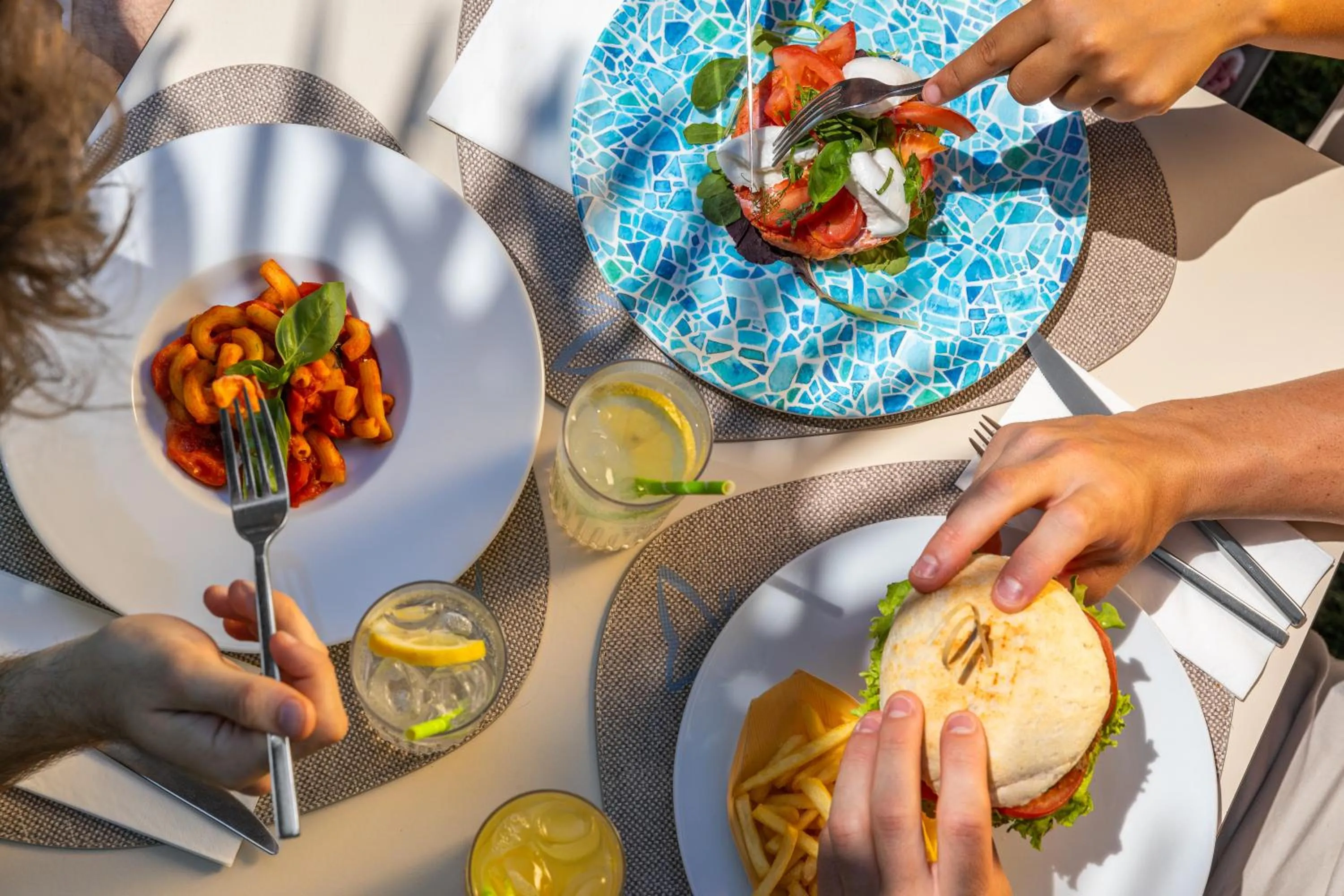 Restaurant/places to eat in Astoria Resort