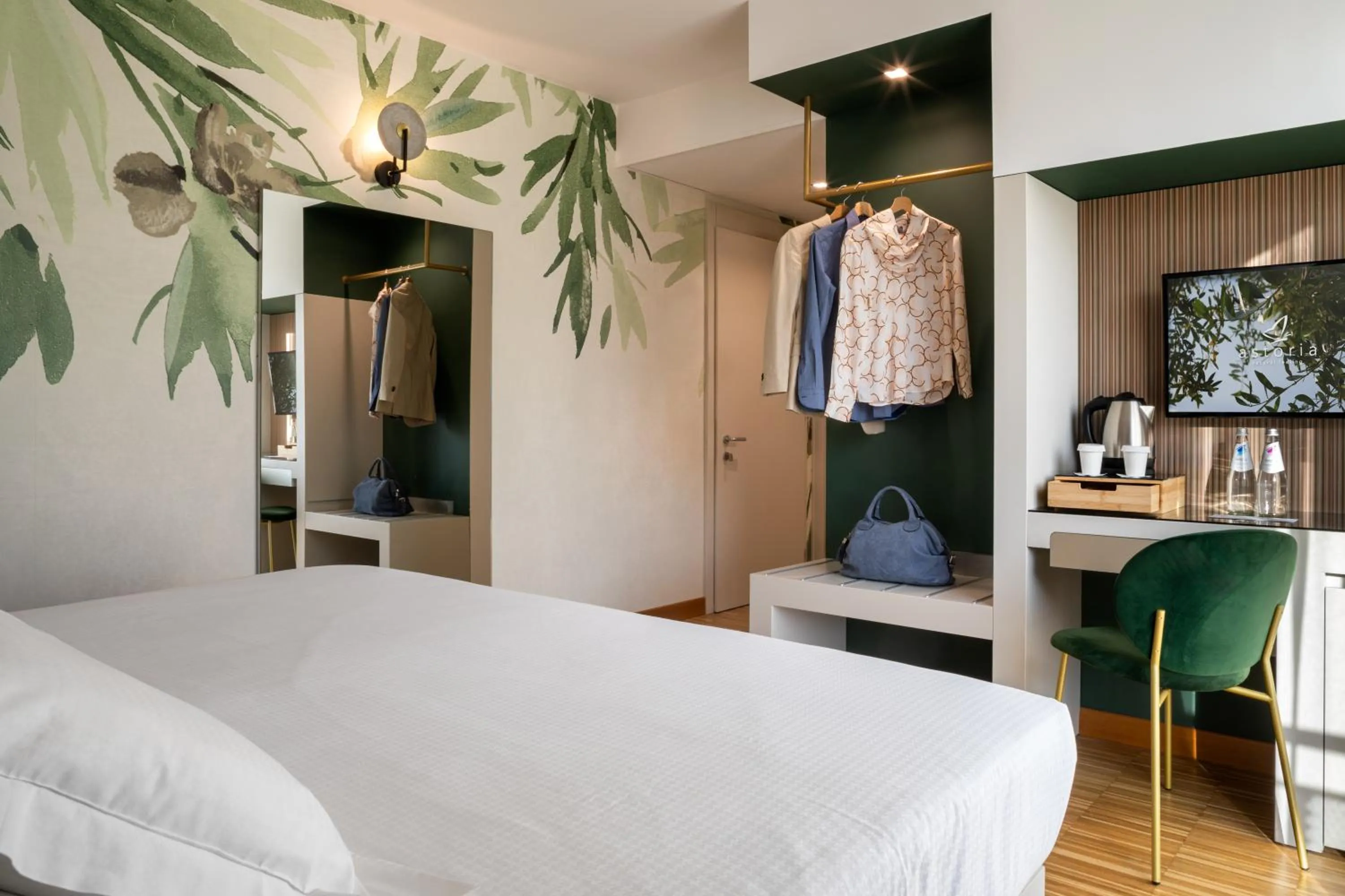 Coffee/tea facilities, Bed in Astoria Resort