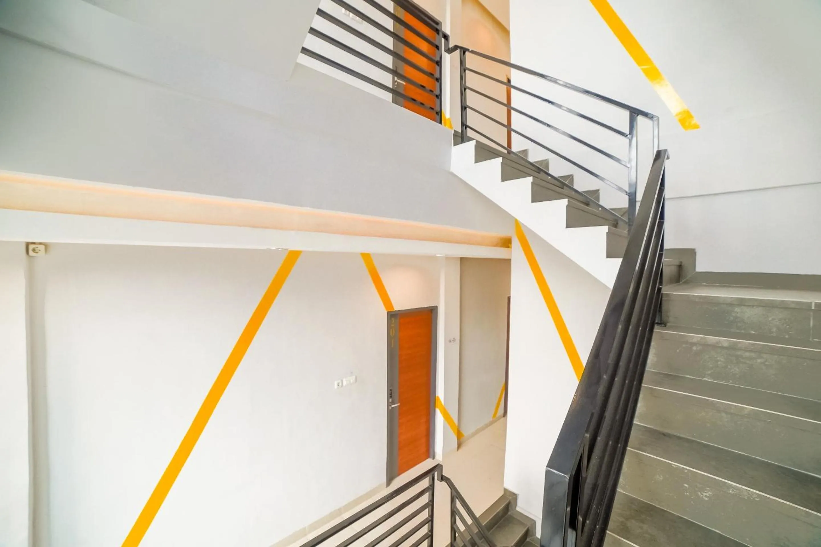 Lobby or reception in Capital O 90874 Millenium Inn 2